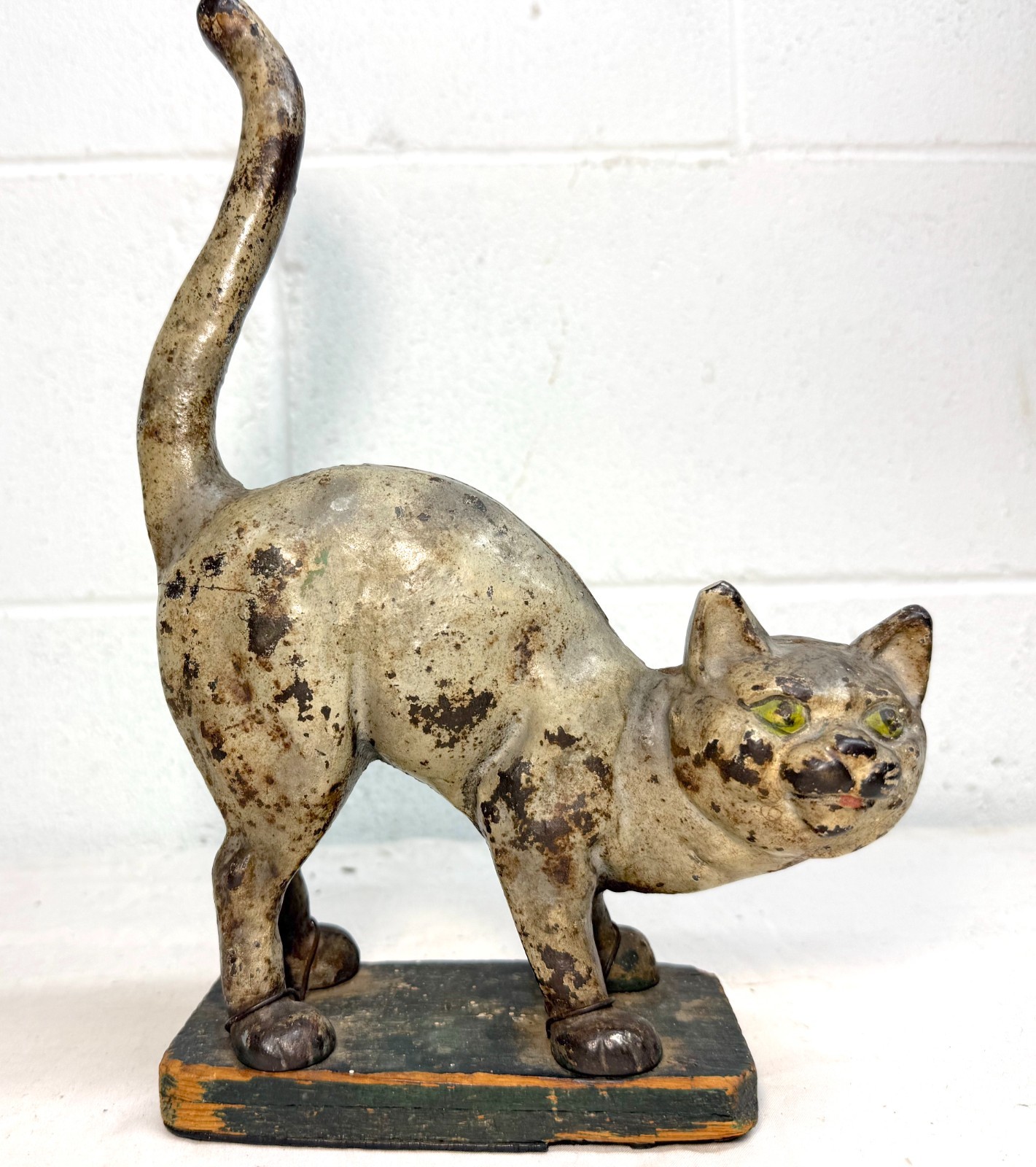Rare antique 1920\'s Hubley Manufacturing Company heavy cast iron cat doorstop Rare antique 1920\'s Hubley Manufacturing Company heavy cast iron cat doorstop