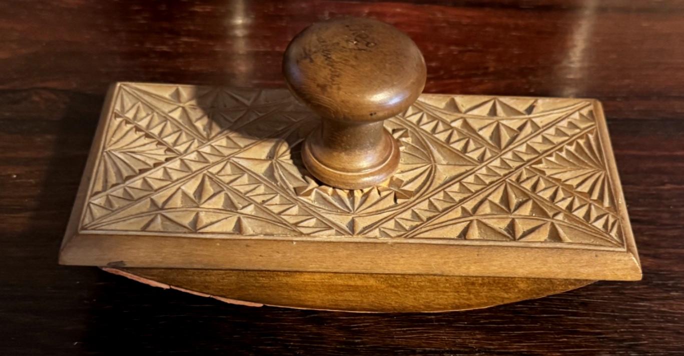 Antique Chip Carved Wooden Rocking Desk Ink Blotter Antique Chip Carved Wooden Rocking Desk Ink Blotter