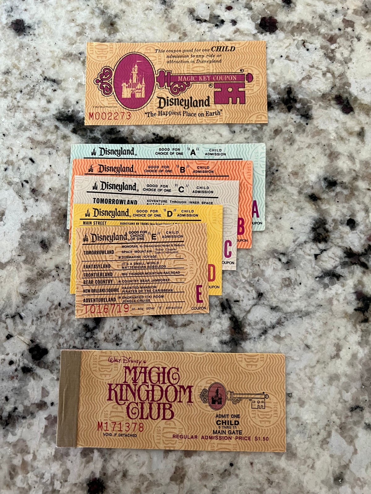 GENUINE CHILD\'S OLD VINTAGE DISNEYLAND GATE ADMISSION & LOOSE ATTRACTION TICKETS