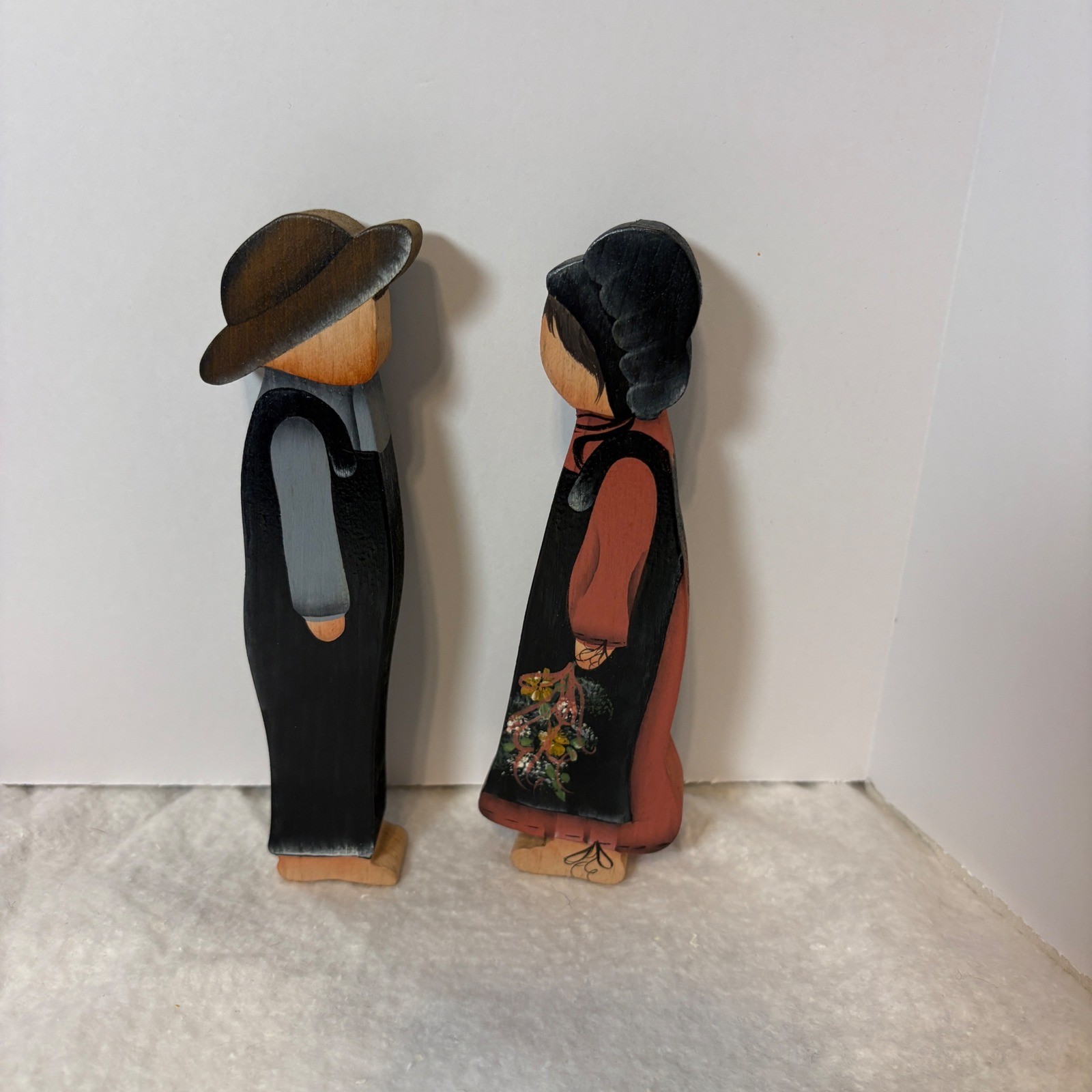 Vintage 1996 Hand Painted Wood Folk Art Amish Couple Figurines Signed
