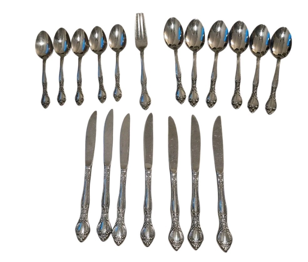 Lot Of 19 Oneida West Bend AFFECTION Stainless USA Glossy Teaspoons Flatware