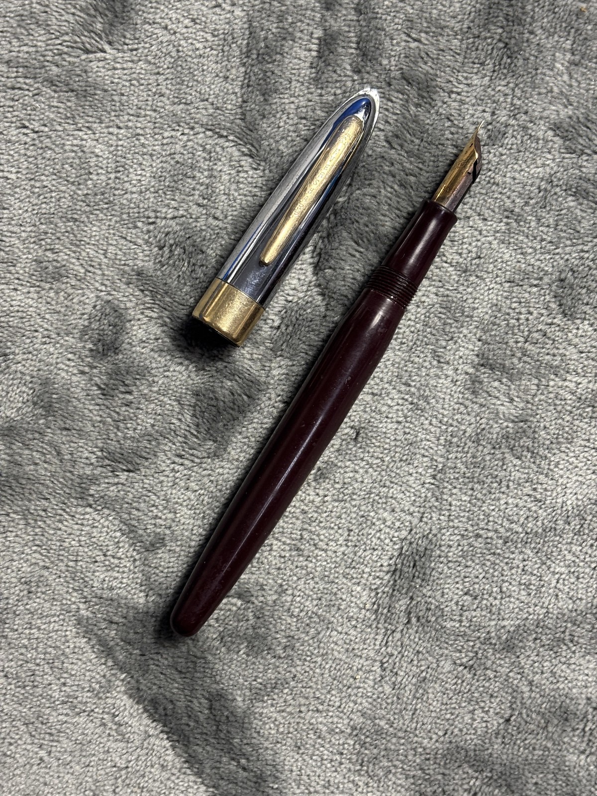 Vintage Wahl-Eversharp Fountain Pen Burgundy 14K Gold Nib USA Gold Trim