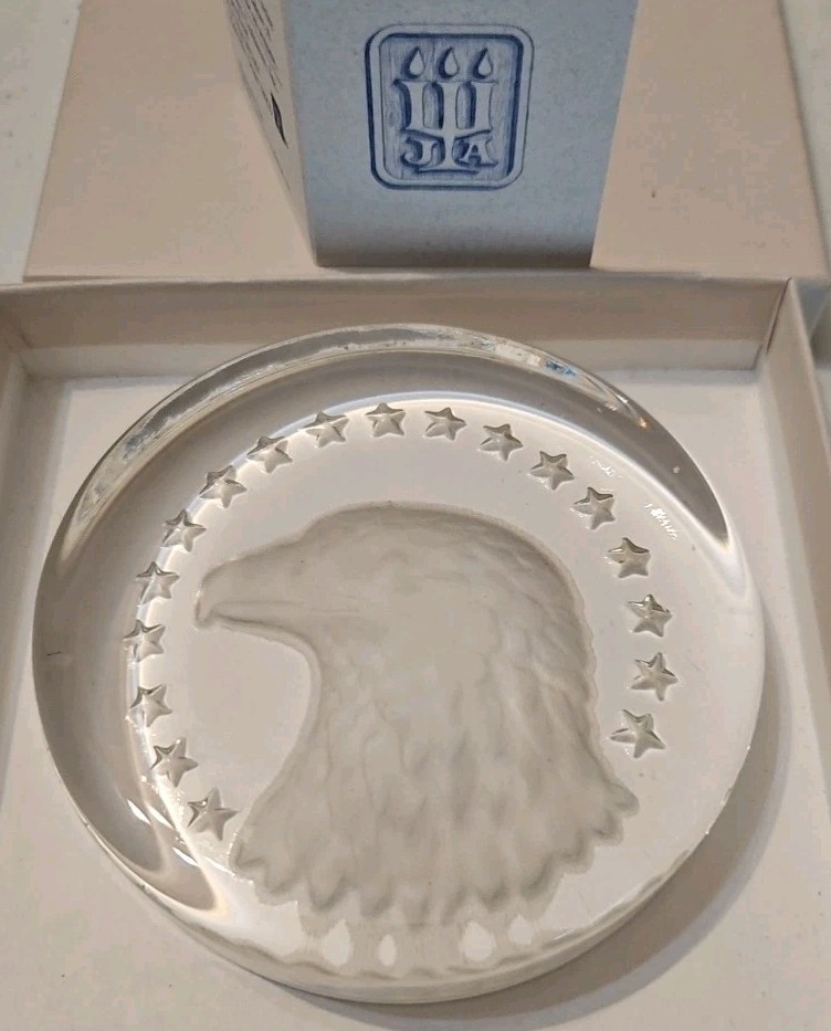 Etched Glass Bald eagle head paper weight W/18 Stars 3 1/4\