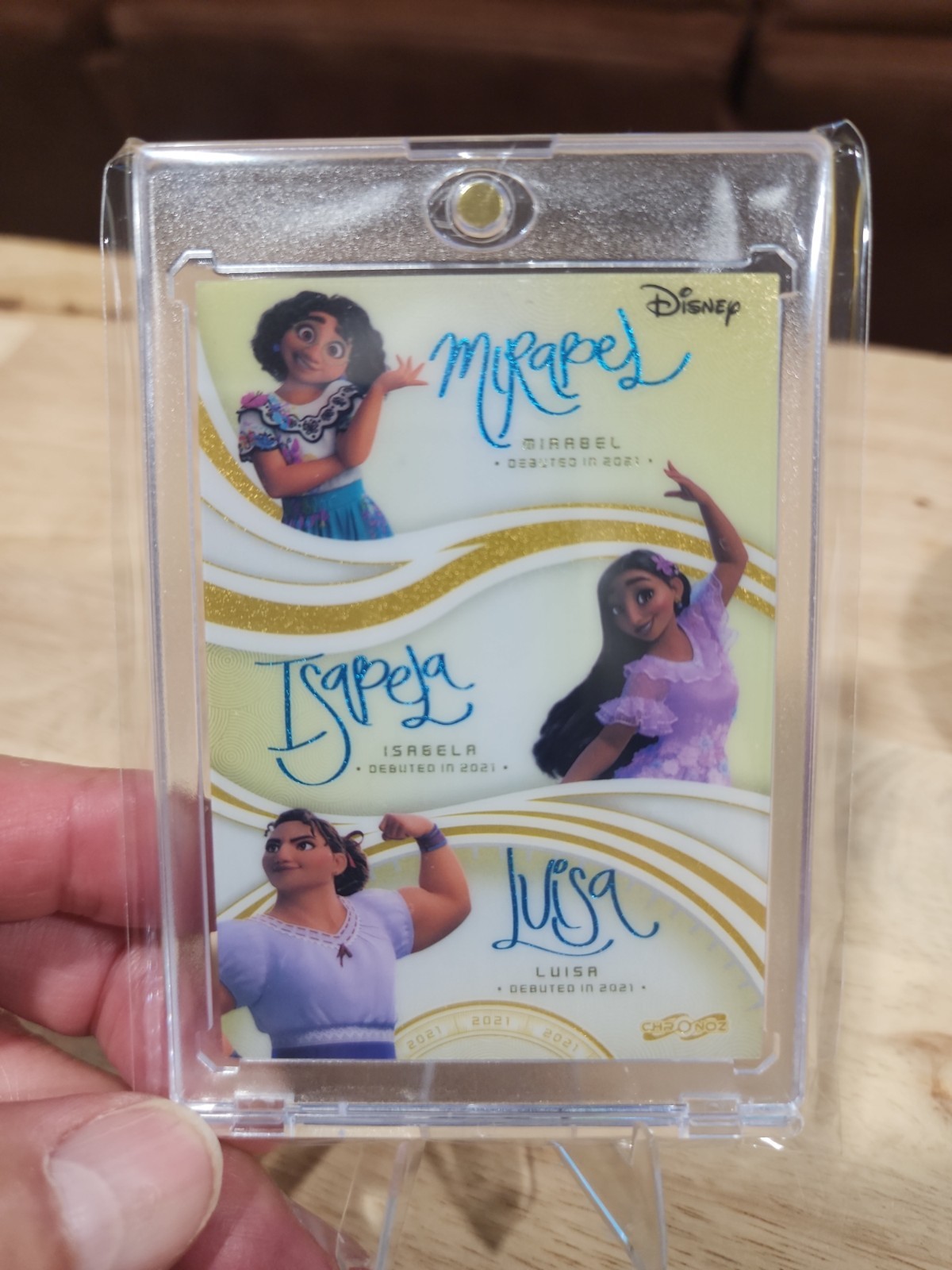 2026 Disney Chronoz Encanto Triple Script Art Gold 01/10 Maribel Isabela & Luisa