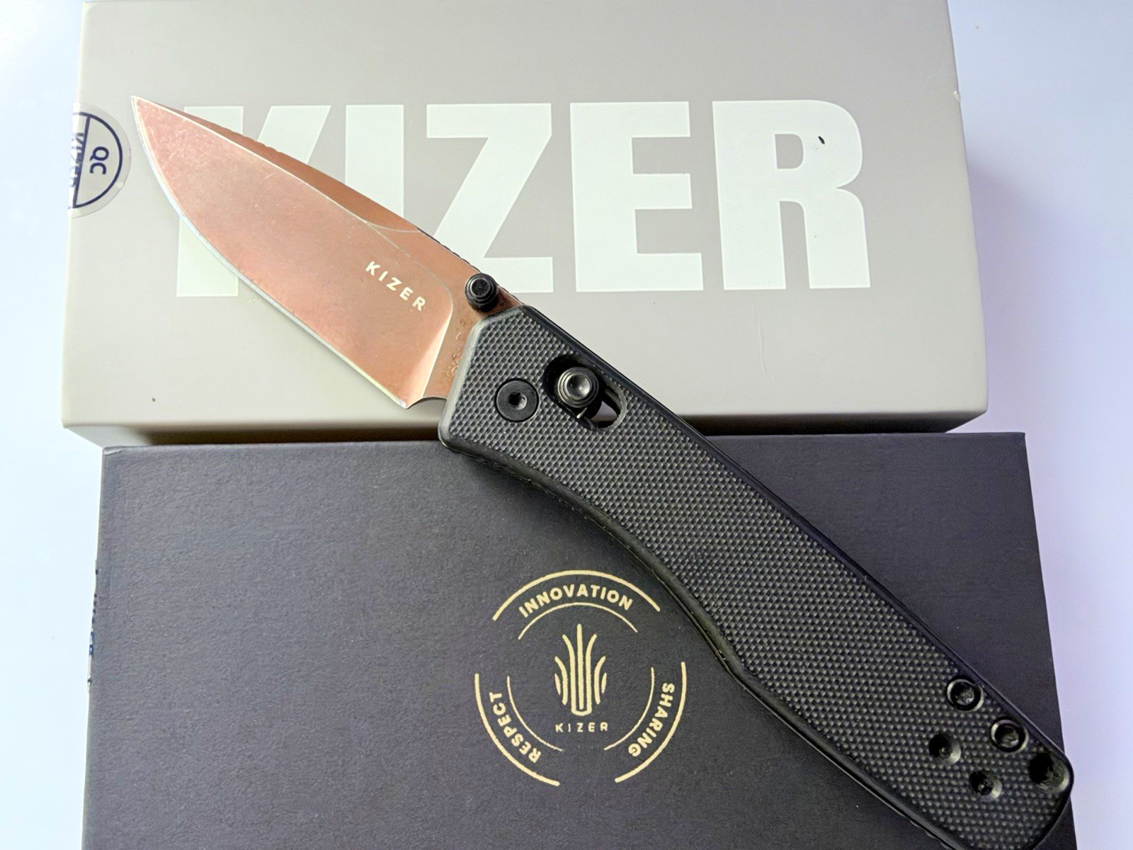 Kizer Aegis Pocketknife D2 Steel Drop Point Plain Edge Black/Bronze 2.8” Kizer Aegis Pocketknife D2 Steel Drop Point Plain Edge Black/Bronze 2.8”