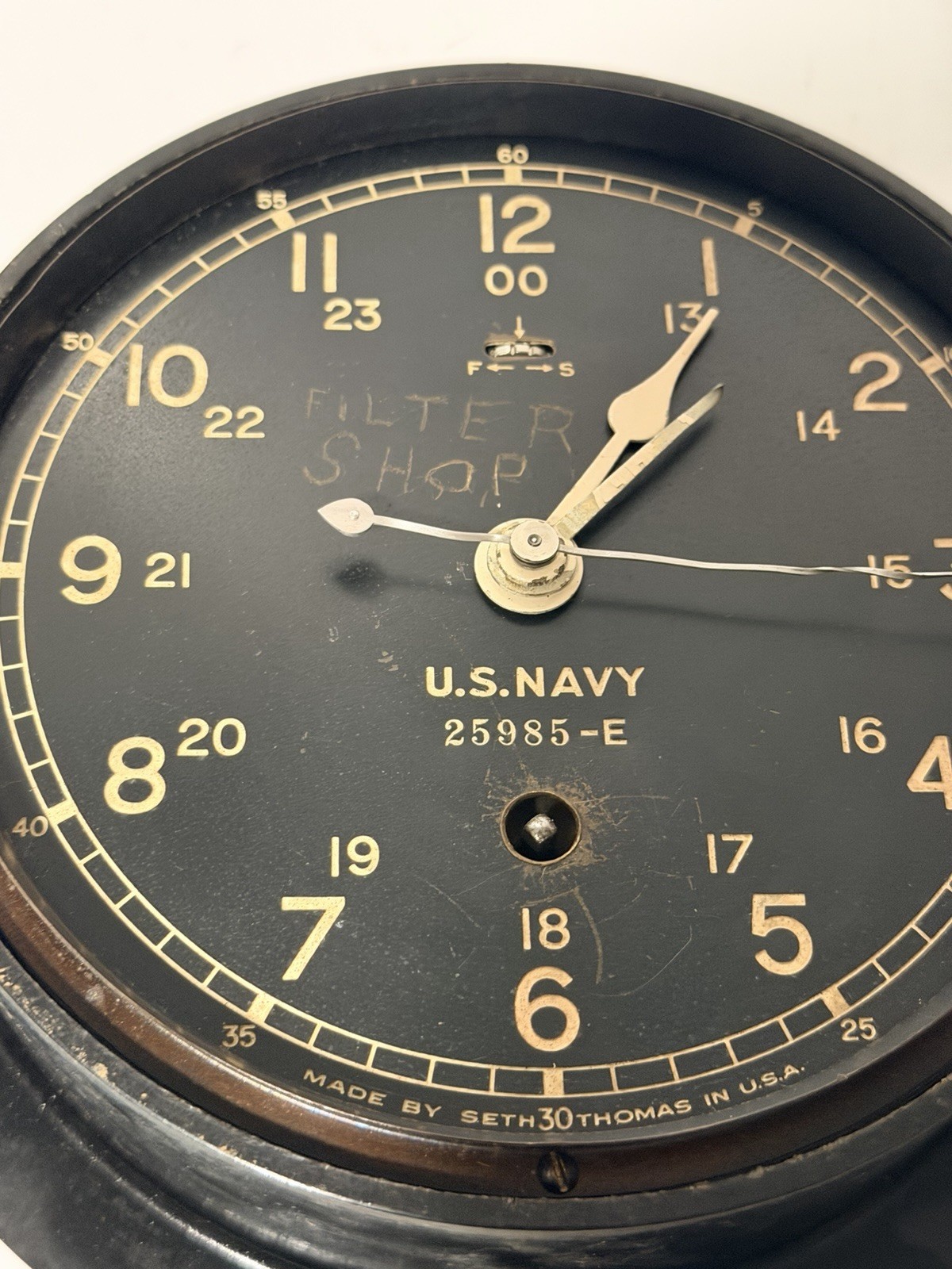 vintage World War II-era U.S. Navy 24-hour ship's clock No Key untested vintage World War II-era U.S. Navy 24-hour ship's clock No Key untested