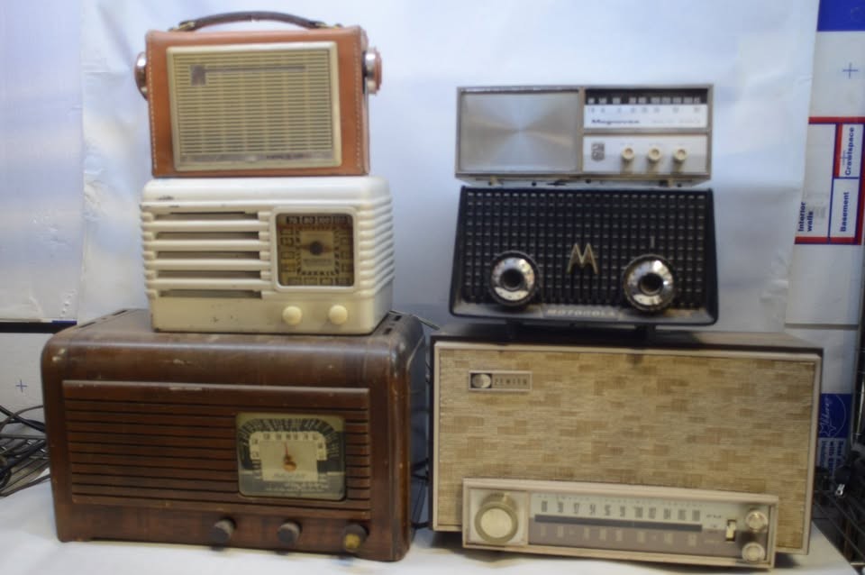 Vintage Radio Lot - Cedar City Utah Vintage Radio Lot - Cedar City Utah