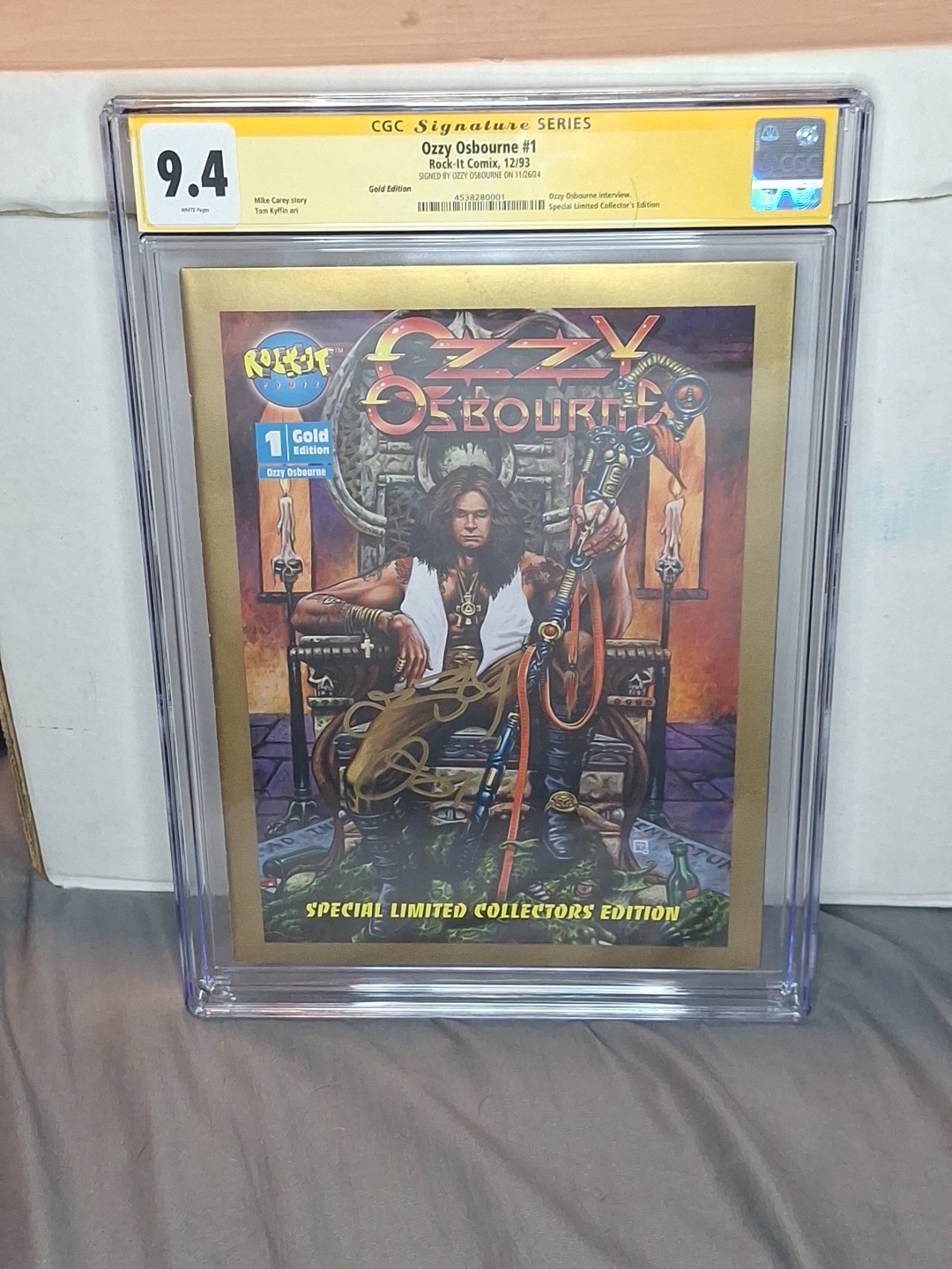 SIGNED BY OZZY OSBOURNE ROCK-IT-COMIX #1 1993 CGC 9.4 GOLD EDITION RARE SIGNED BY OZZY OSBOURNE ROCK-IT-COMIX #1 1993 CGC 9.4 GOLD EDITION RARE