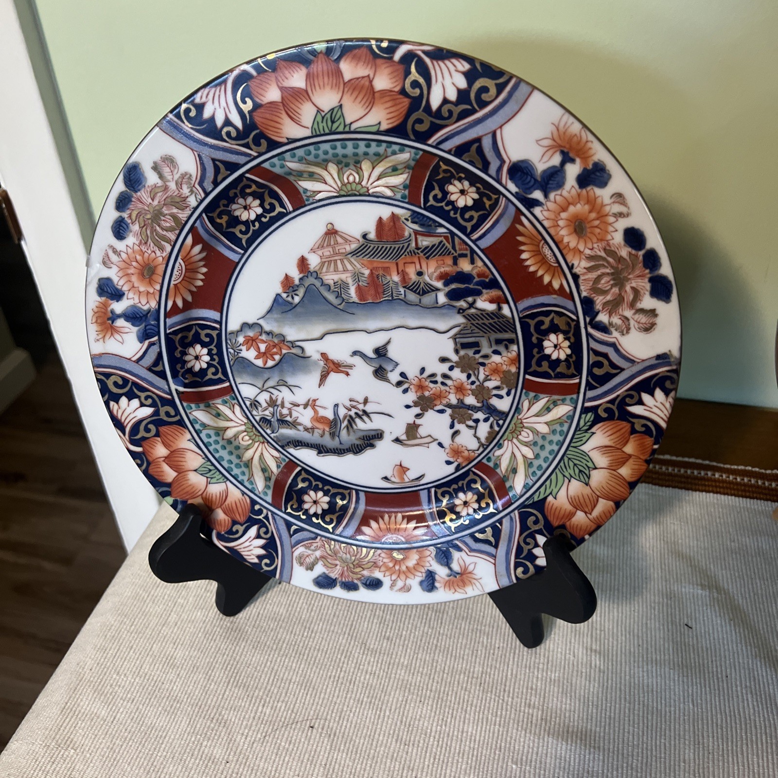 Antique Japanese Imari style Porcelain Plate Crest 10\