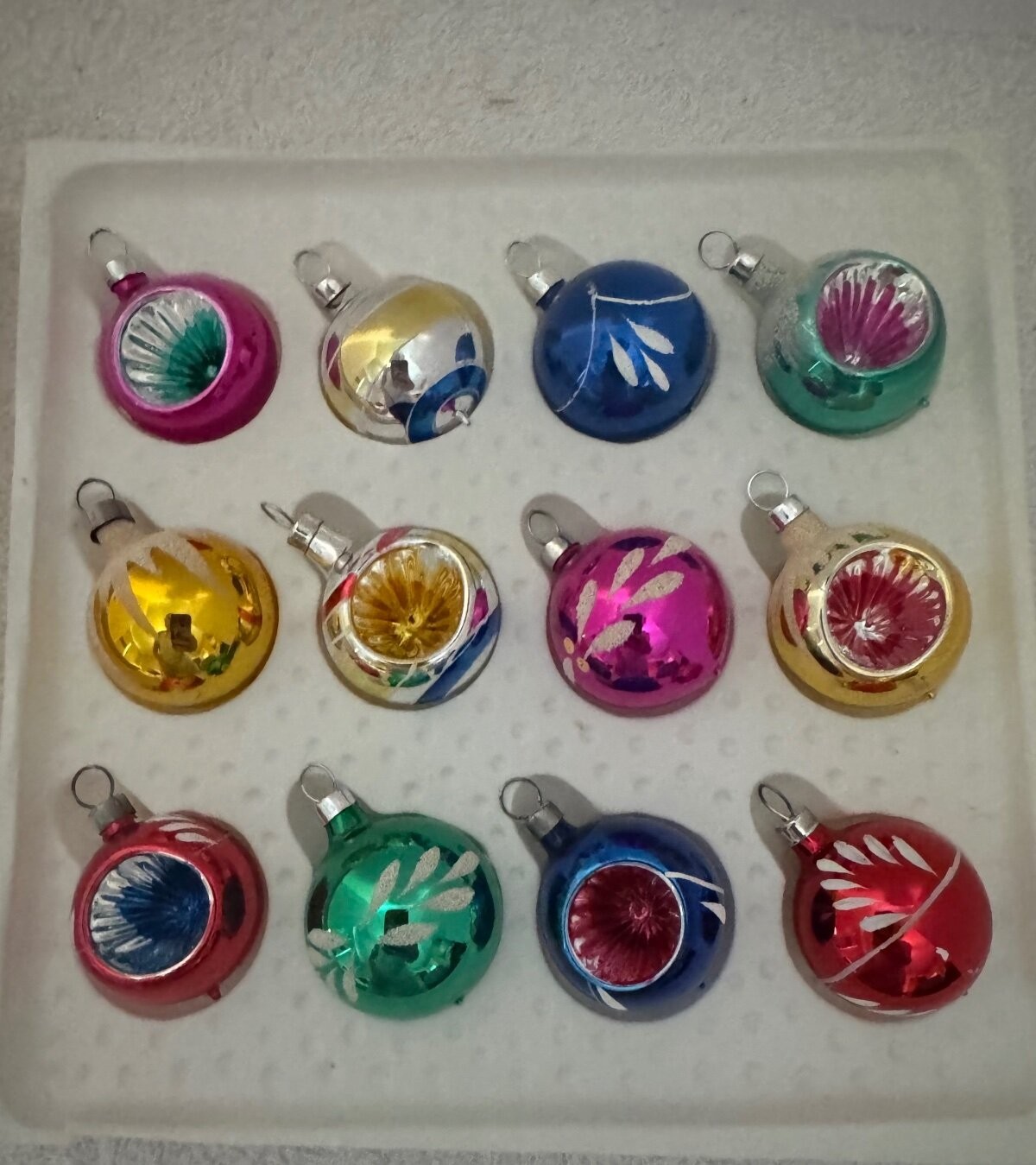 Vintage Bradford 12 Small Glass Indent & Round Christmas Ornaments W/Box