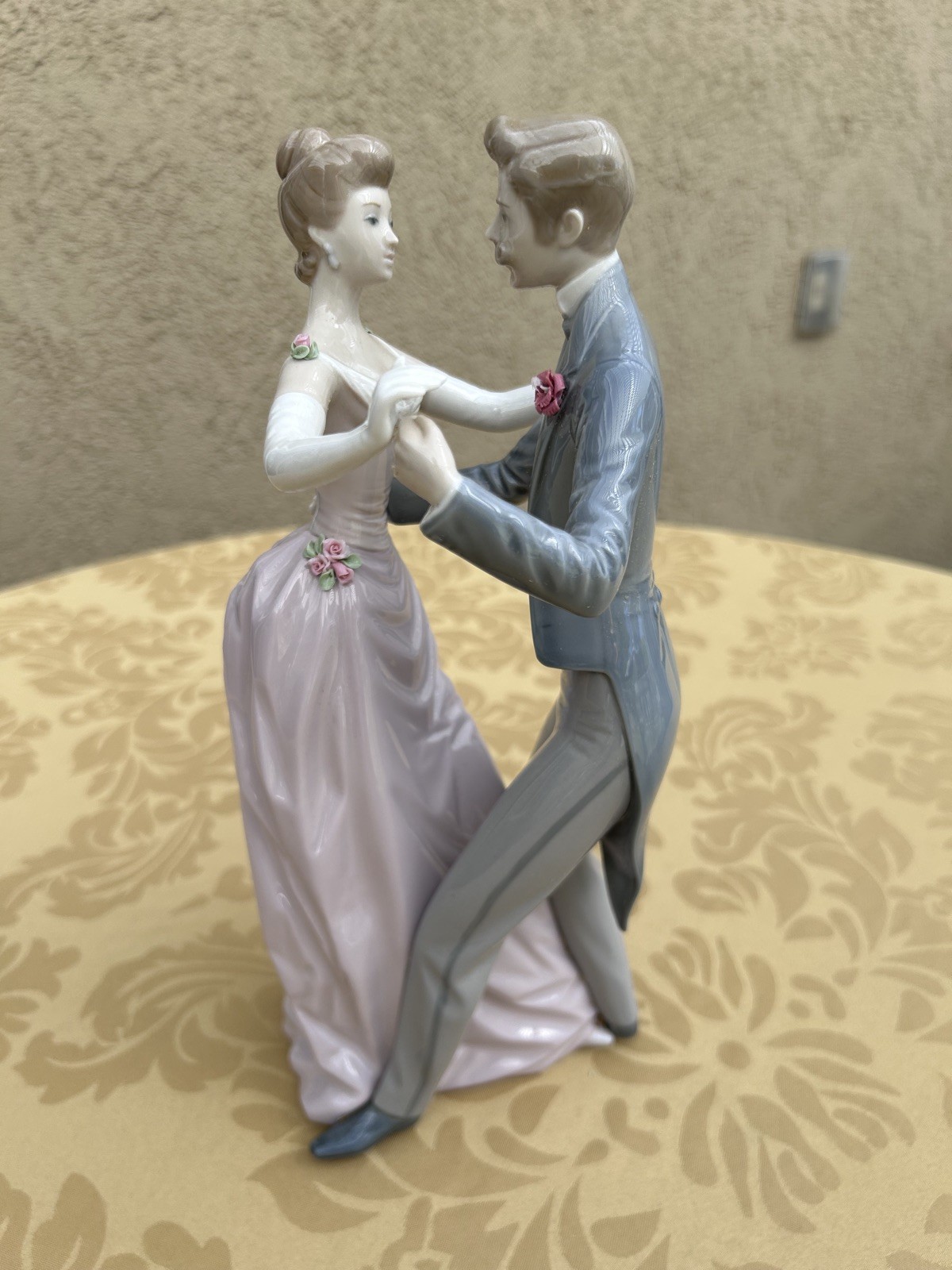 Lladro #1372 Anniversary Waltz Dancing Couple Porcelain Figurine Retired Spain Lladro #1372 Anniversary Waltz Dancing Couple Porcelain Figurine Retired Spain