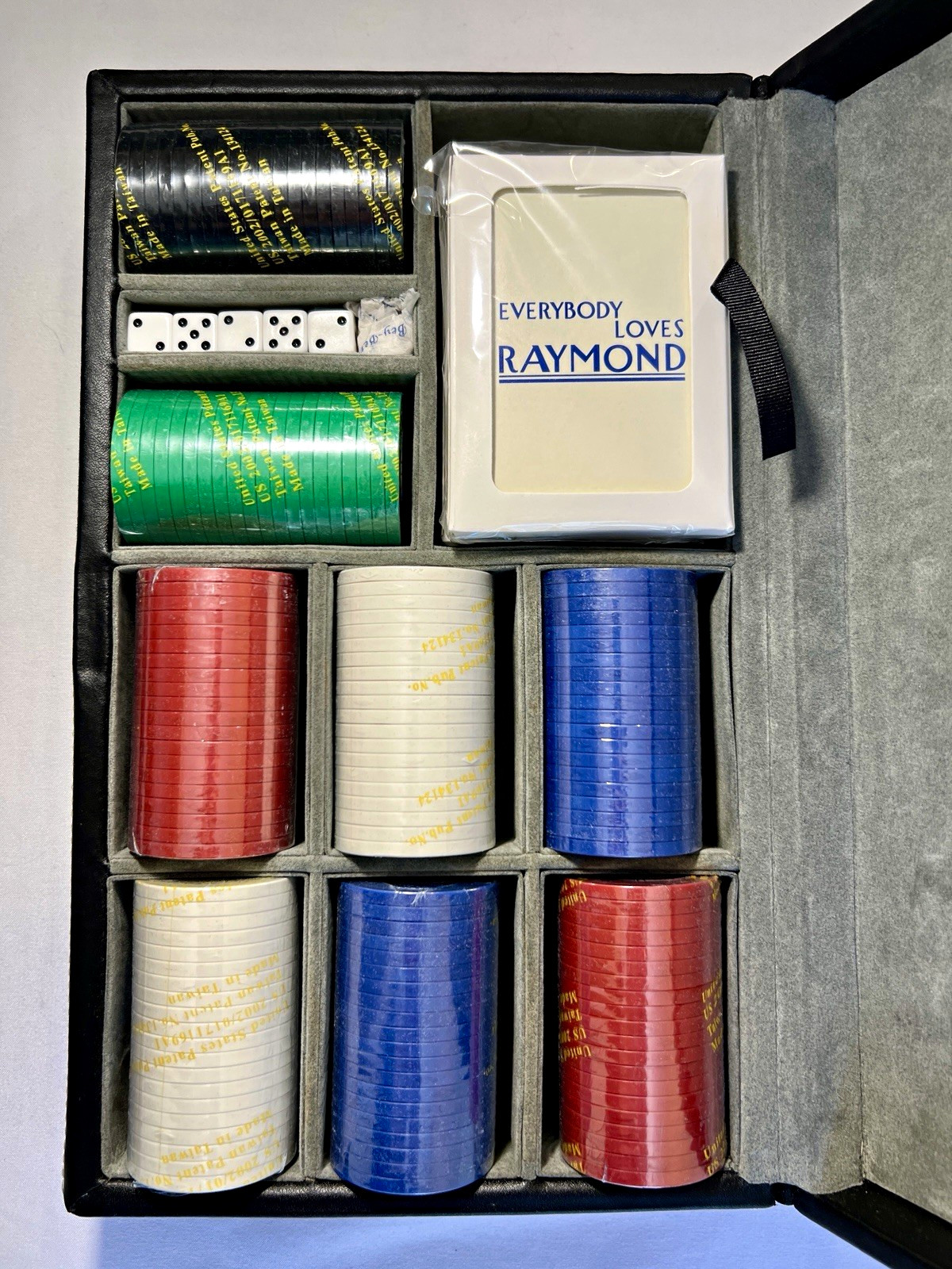 EVERYBODY LOVES  RAYMOND Leather Poker Chip Set w/ Chips, Dice, Cards