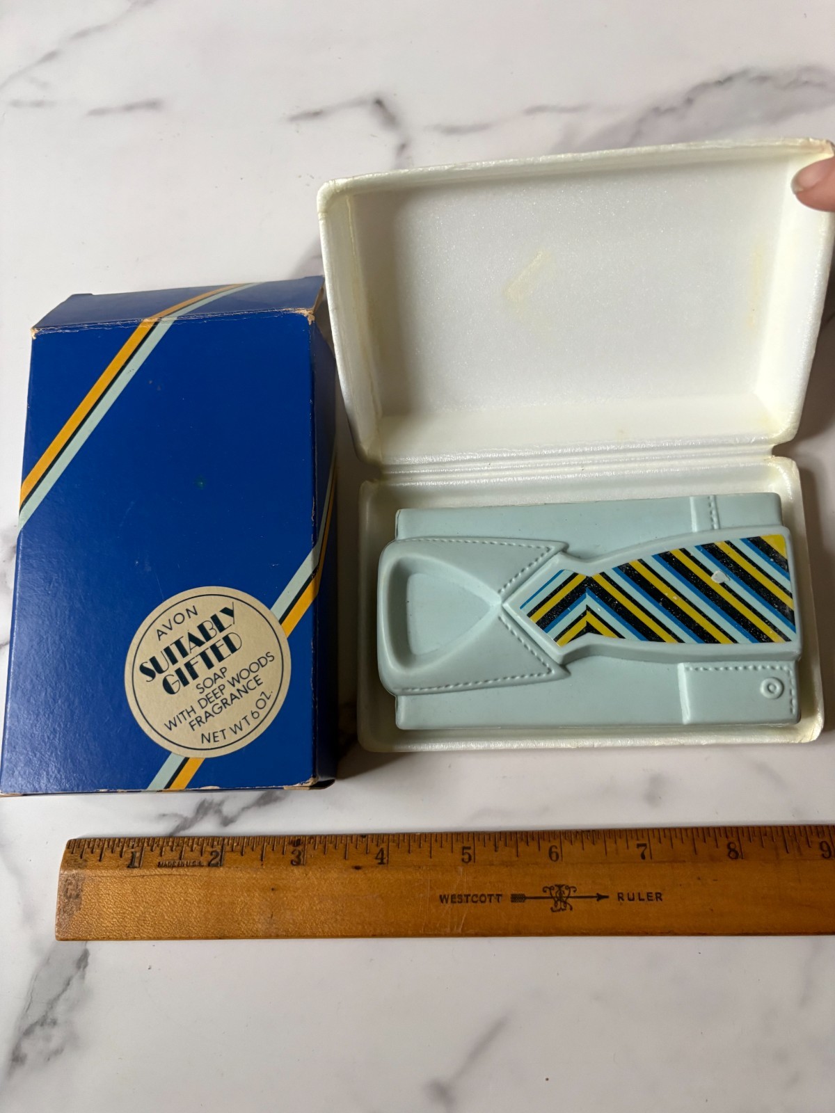Vintage Avon Suitably Gifted Deep Woods Soap Shirt Tie 6 oz Original Box DAMAGE