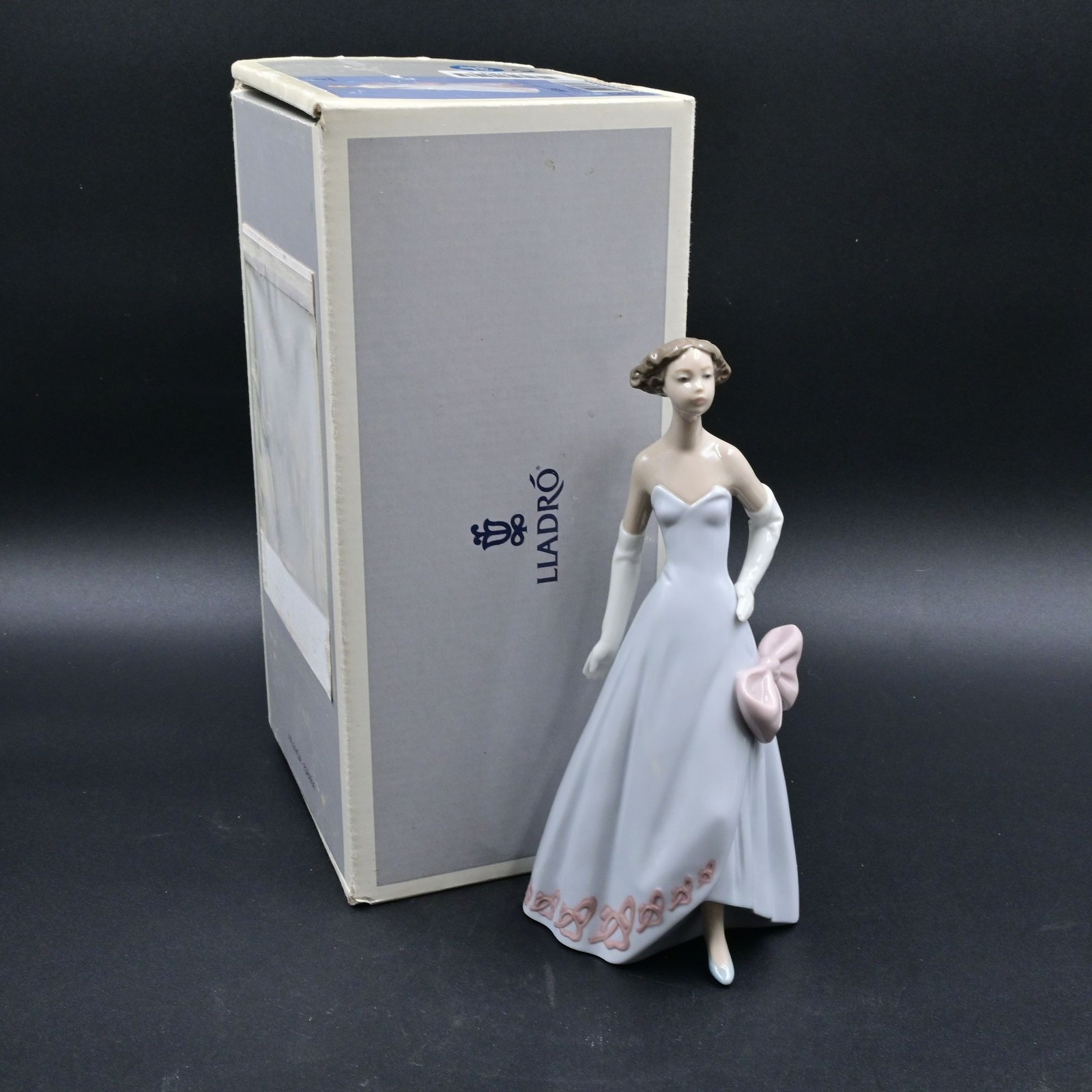 Lladro Glamour On The Runway Lady Figurine 6595 Elegant Woman Gown Retired 