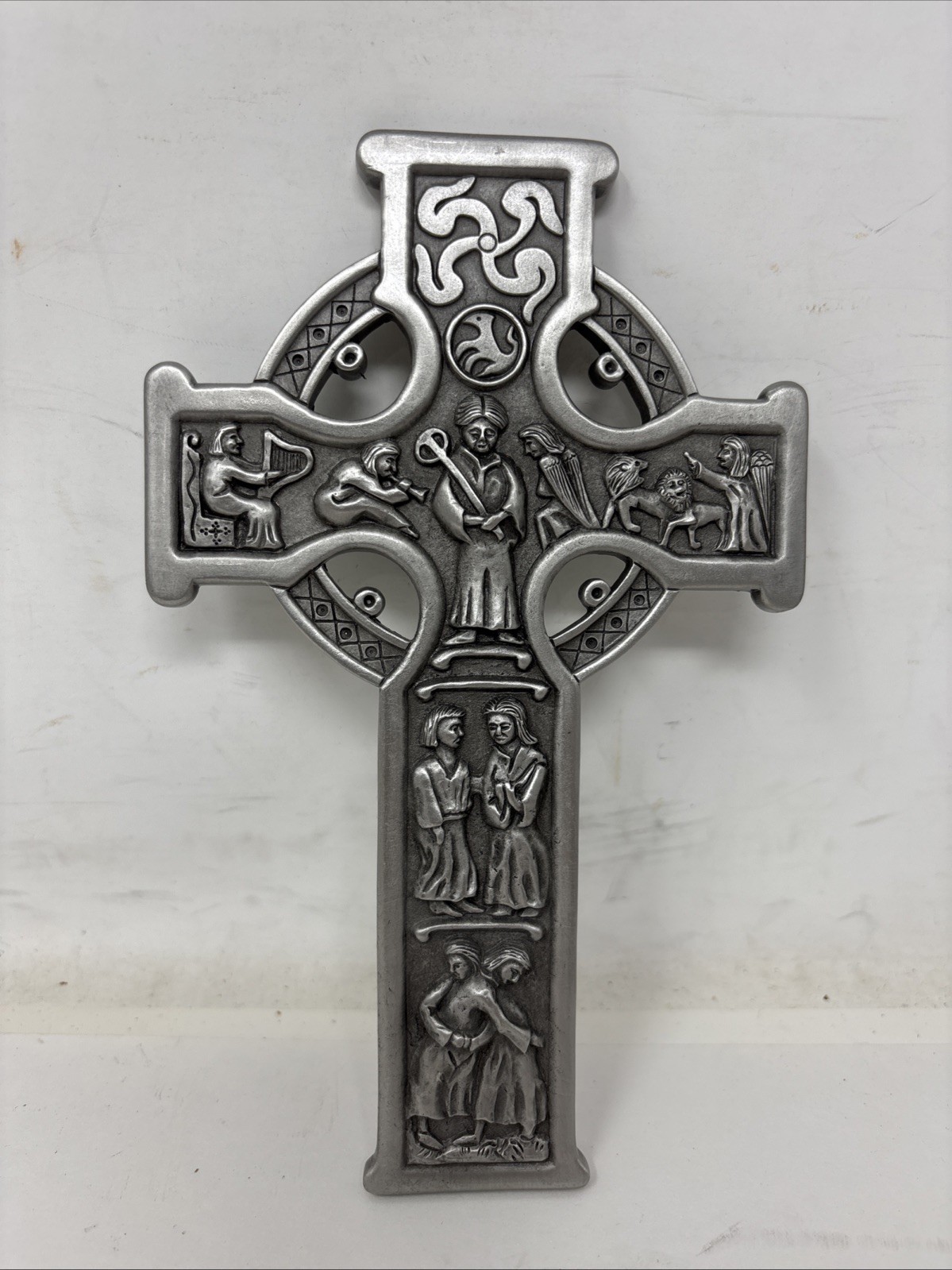 1999 JEWELED CROSS CO, CELTIC PEWTER CROSS 7.5” WALL HANGING VINTAGE EXCELLENT