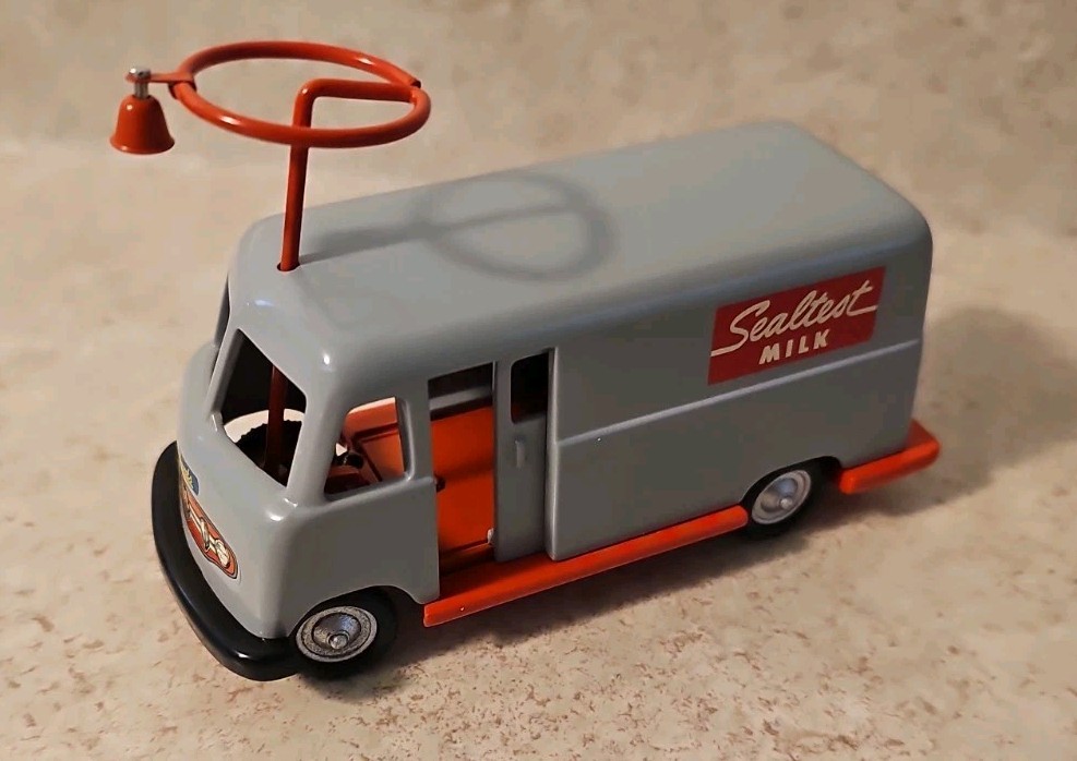 Hlmrk Kid Car Cls 1960 Sealtest Milk Trk Sdwlk Cruisrs 1st Ed. (1E of 7,393) NIB Hlmrk Kid Car Cls 1960 Sealtest Milk Trk Sdwlk Cruisrs 1st Ed. (1E of 7,393) NIB