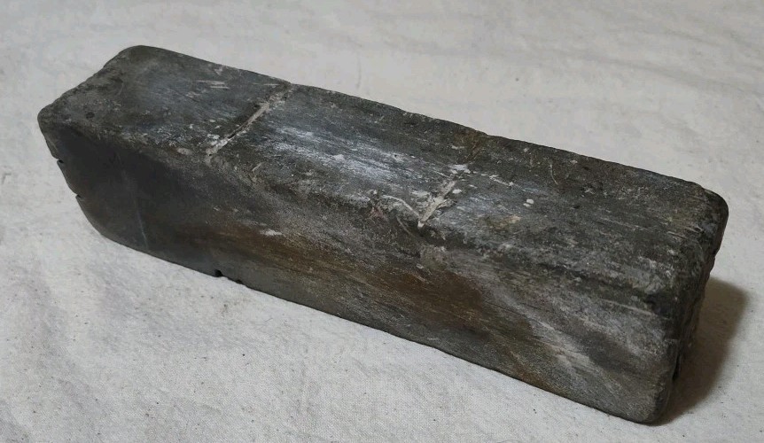 🪓 ANTIQUE SHARPENING OIL STONE MONTANA BARN FIND D26 🪓 ANTIQUE SHARPENING OIL STONE MONTANA BARN FIND D26
