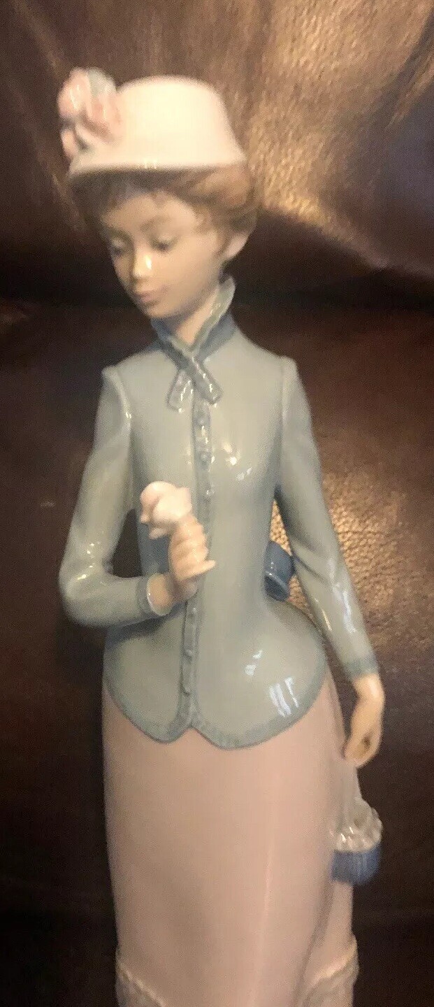 Lladro 4999 Miss Teresa Retired No Box Mint condition Glossy L@@K Great Gift Lladro 4999 Miss Teresa Retired No Box Mint condition Glossy L@@K Great Gift