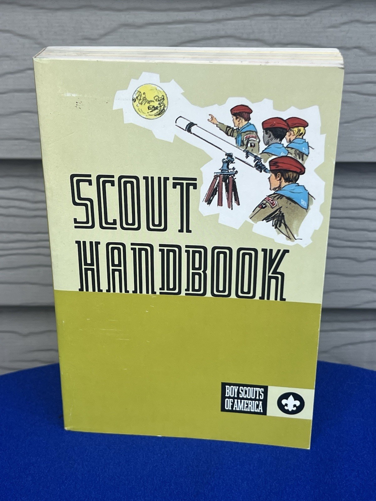 Vtg 1972 Boy Scouts of America Scout Handbook BSA 8th Ed 1st Printing PRISTINE