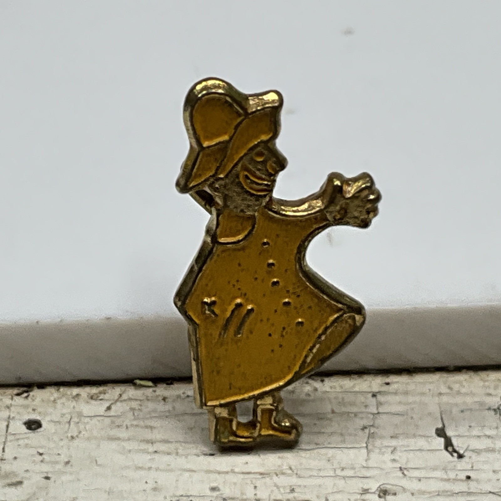 Vintage Peter Storm Yellow Rain Coat Enamel Pin Badge Rare Retro Vintage Peter Storm Yellow Rain Coat Enamel Pin Badge Rare Retro