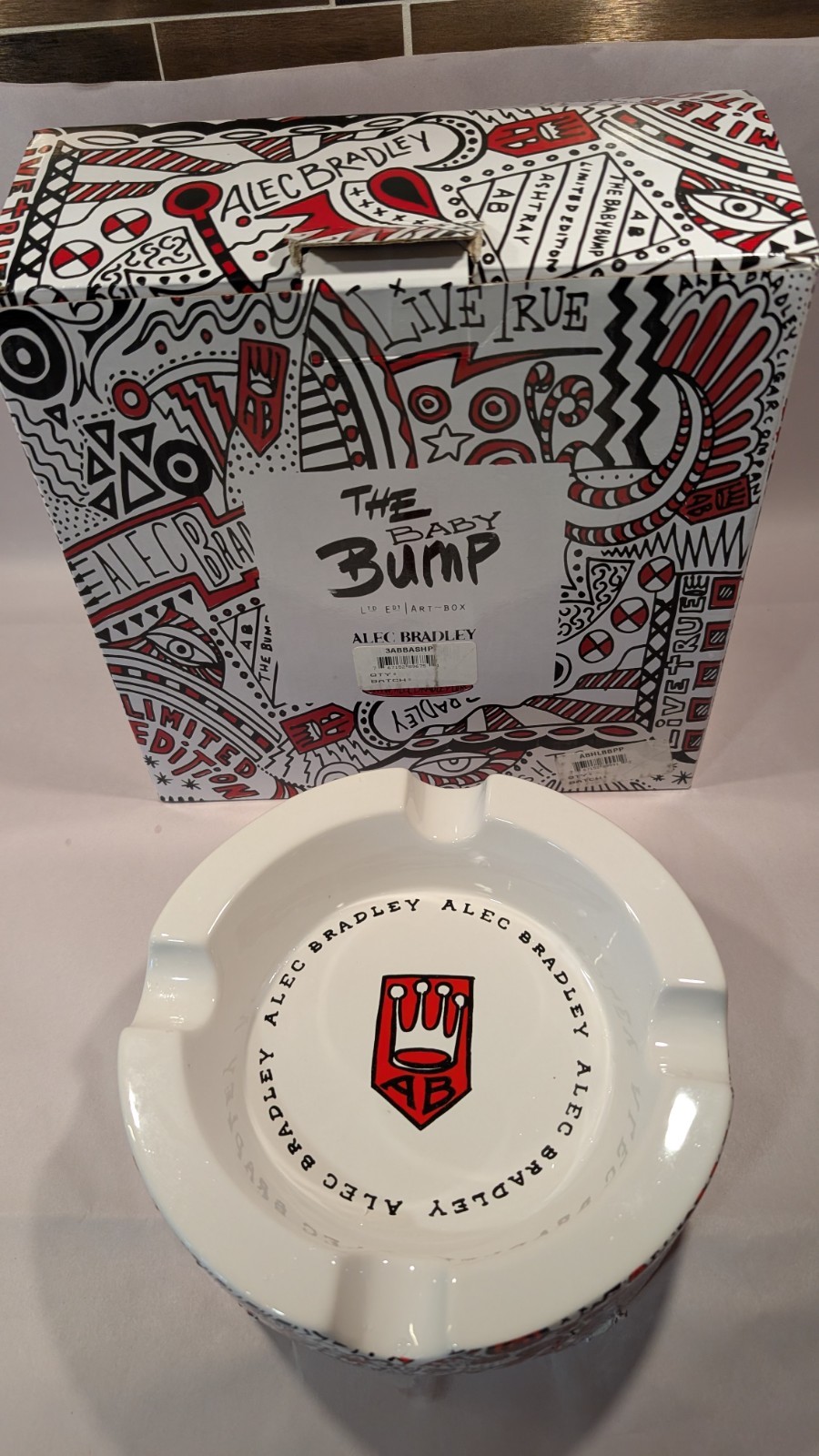 Alec Bradley Limited Edition Cigar Ashtray The Baby Bump, Art Collector Graffiti Alec Bradley Limited Edition Cigar Ashtray The Baby Bump, Art Collector Graffiti
