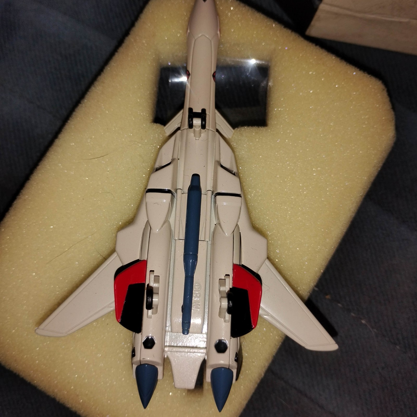 Macross Plus DIE CAST YF-19 Collectible metal Model w/ DISPLAY 