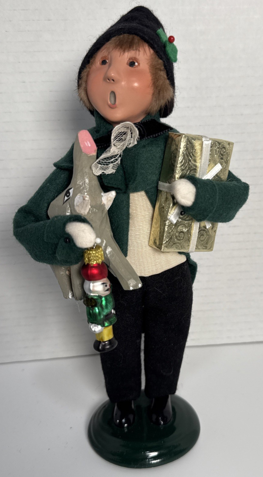 Byers Choice The Carolers Shopper Man Christmas Present Elephant Ornament 2011