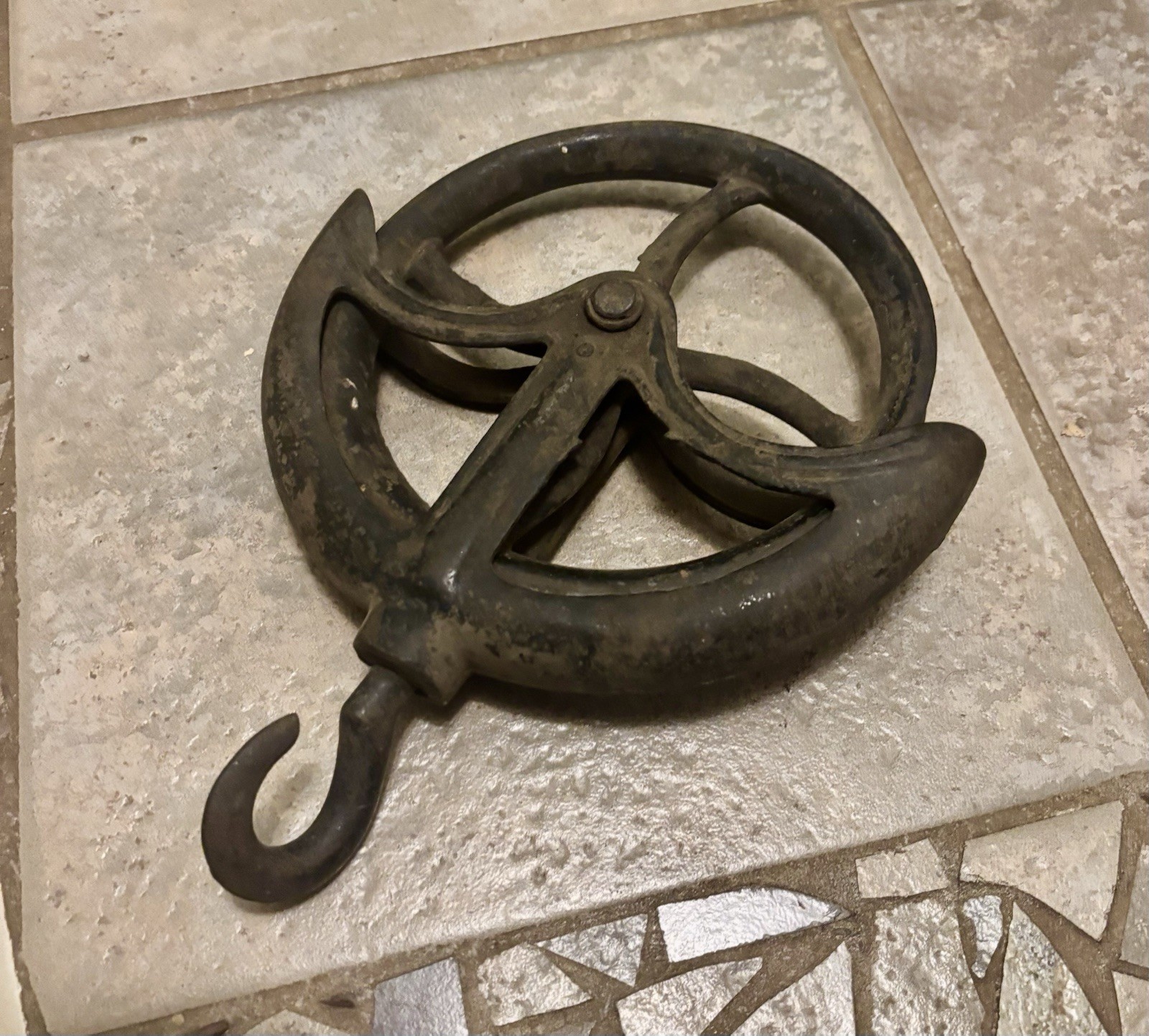 Vintage 6 3/4” dia Cast Iron Well Pulley Antique Old Farm Wheel Barn Steampunk