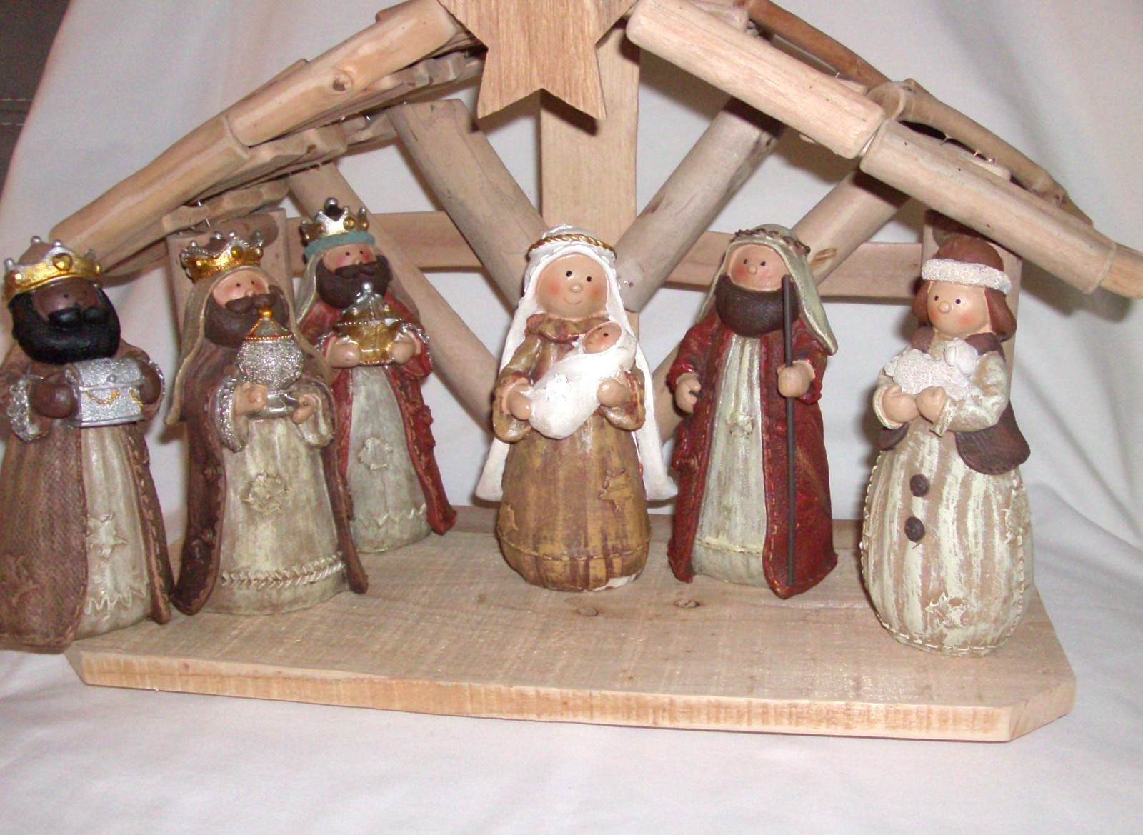 WOOD HAND CARVED NATIVITY SET Stable 10\