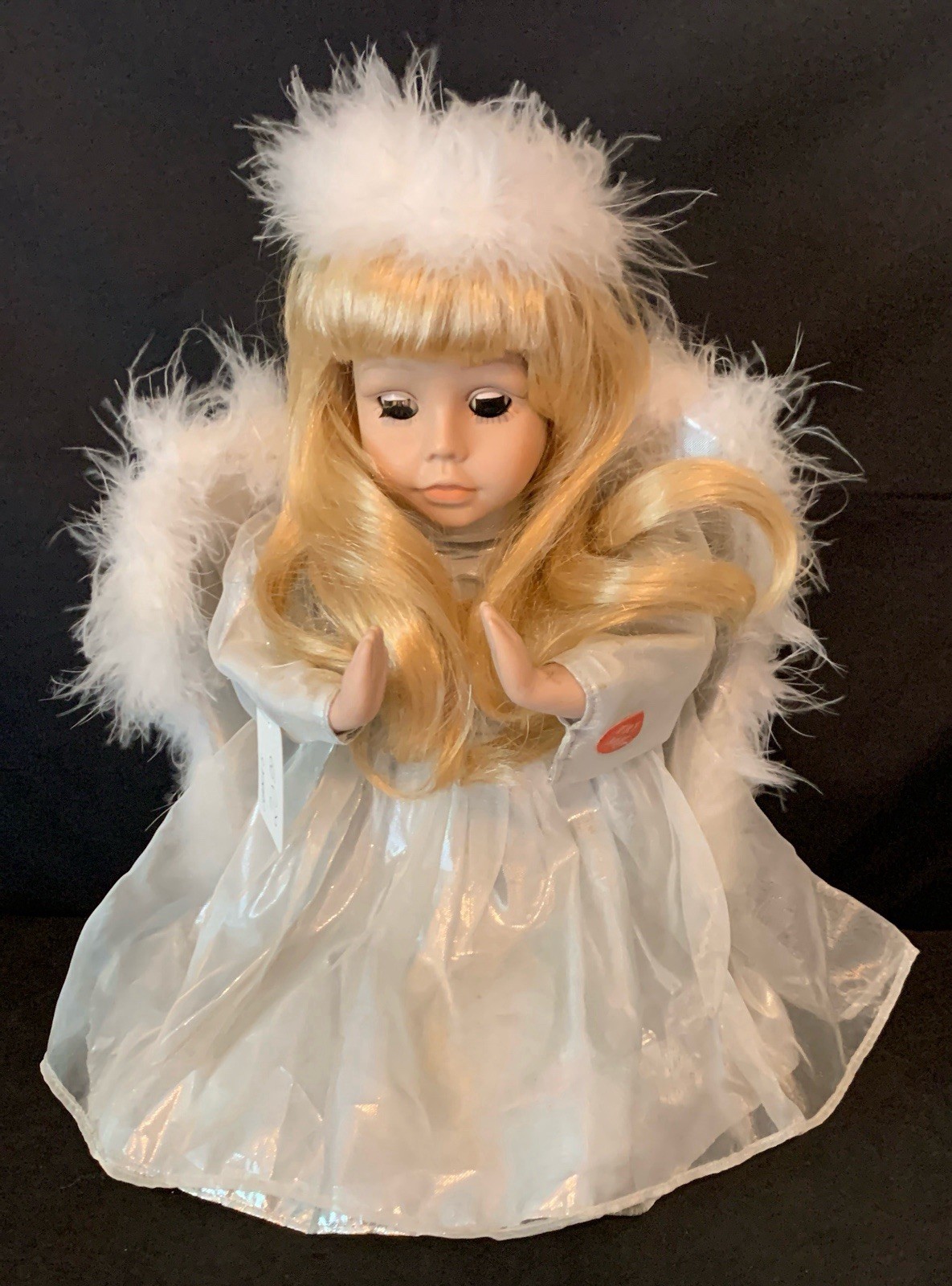 Animated Kneeling Singing Angel Sings Silent Night