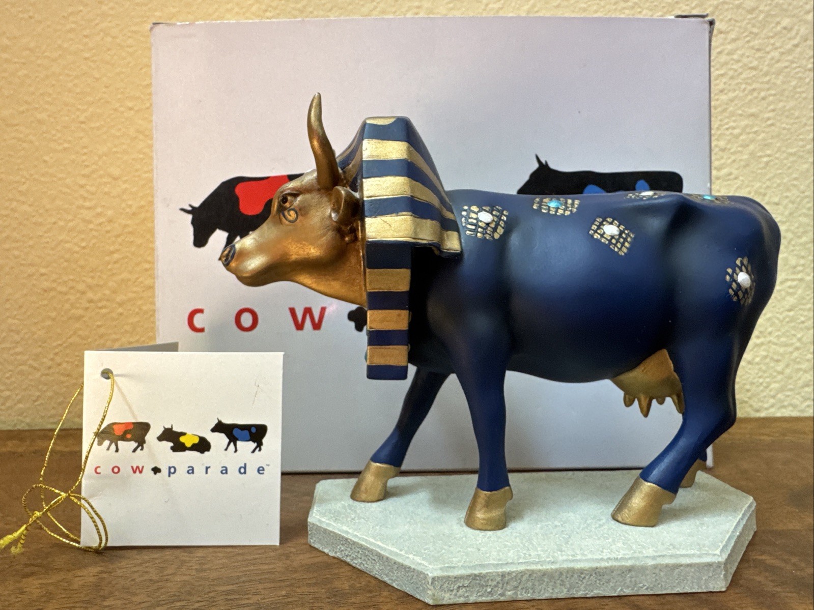 COW PARADE 2000 TUTANCOWMON FIGURINE #9126 IN BOX BLUE GOLD KING TUT See Picture COW PARADE 2000 TUTANCOWMON FIGURINE #9126 IN BOX BLUE GOLD KING TUT See Picture