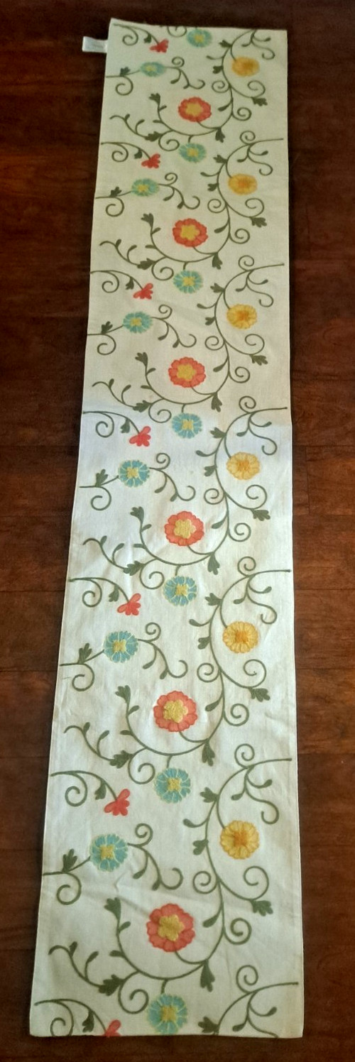 Embroidered Flowers Splendid Home Lined Table Runner 70\