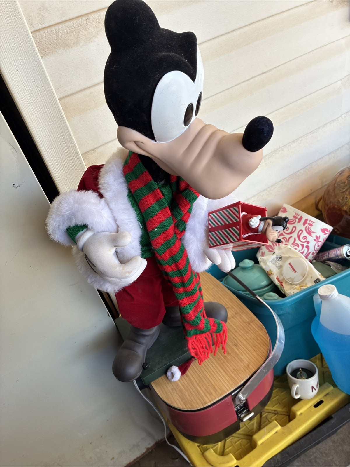 Vintage Walt Disney Telco Goofy Christmas Animatronic Tested Works Plays Music Vintage Walt Disney Telco Goofy Christmas Animatronic Tested Works Plays Music