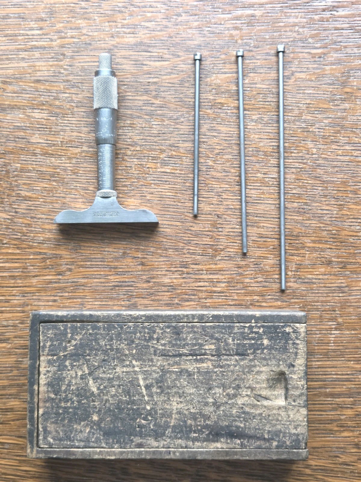 Vintage L. S. Starrett No. 440-A Depth Micrometer w/(3) Rods & Wood Box USA