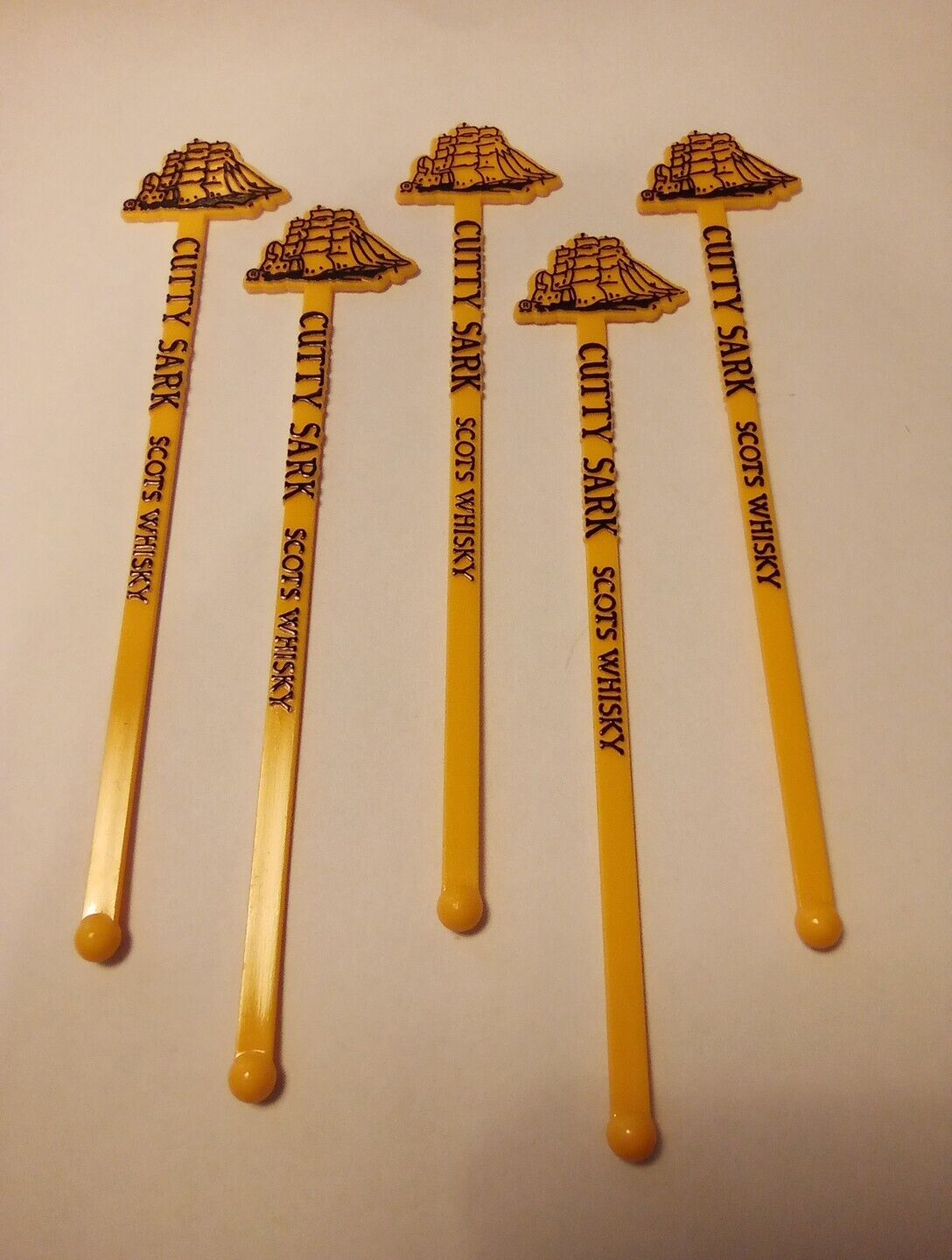 5 CUTTY SARK SCOTS WHISKEY SHIP LOGO STIR STICKS GREAT FOR VINTAGE COLLECTION