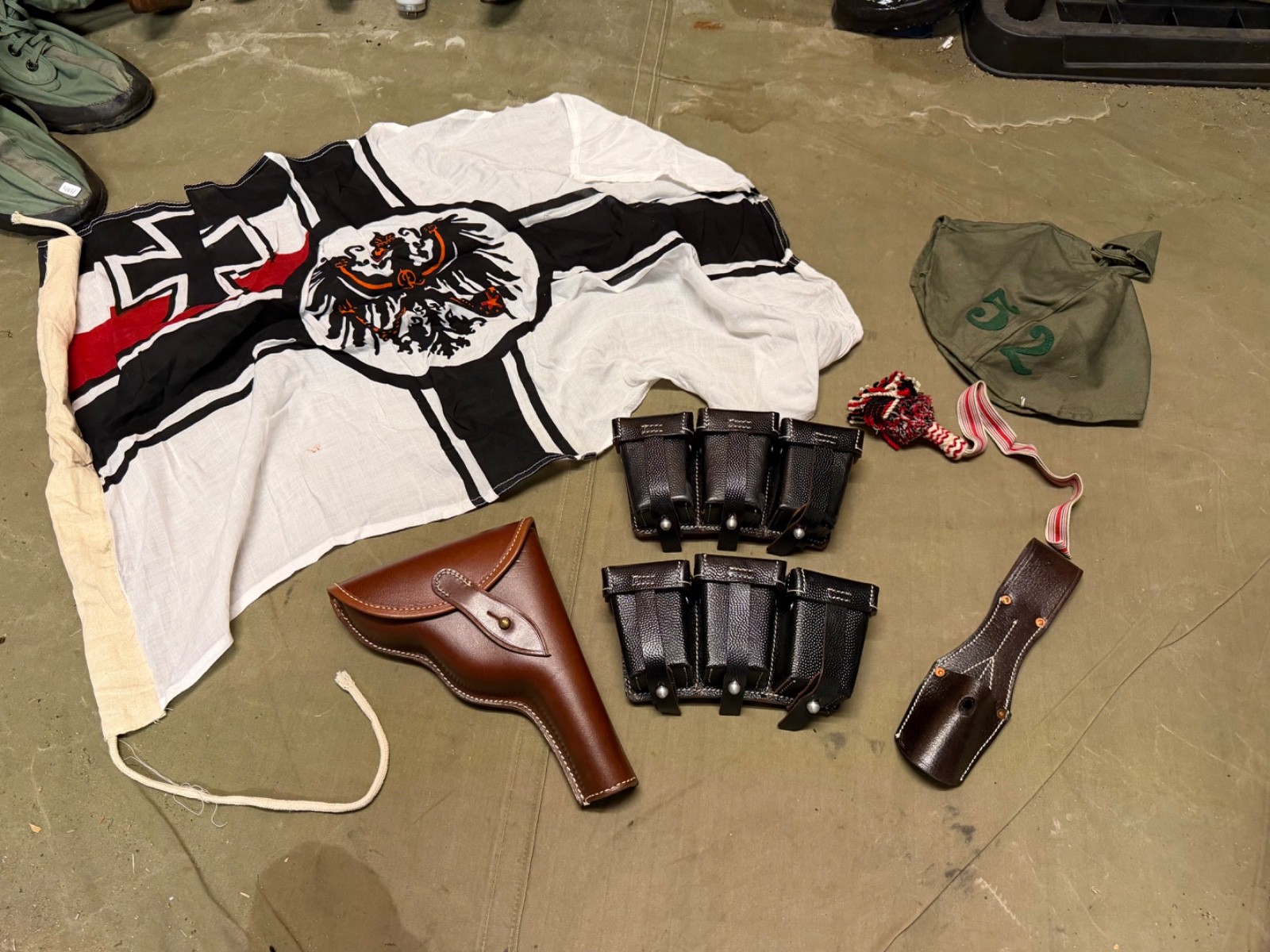 WWI GERMAN M1907 M1915 FIELD GEAR, BAYO FROG, G98 AMMO POUCHES,FLAG HOLSTER LOT WWI GERMAN M1907 M1915 FIELD GEAR, BAYO FROG, G98 AMMO POUCHES,FLAG HOLSTER LOT