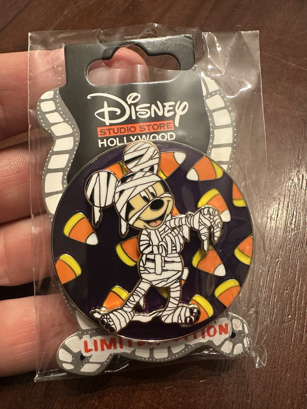 DISNEY FANTASY PIN DSSH Halloween CANDY CORN LE 400 Mickey Mouse Mummy DISNEY FANTASY PIN DSSH Halloween CANDY CORN LE 400 Mickey Mouse Mummy