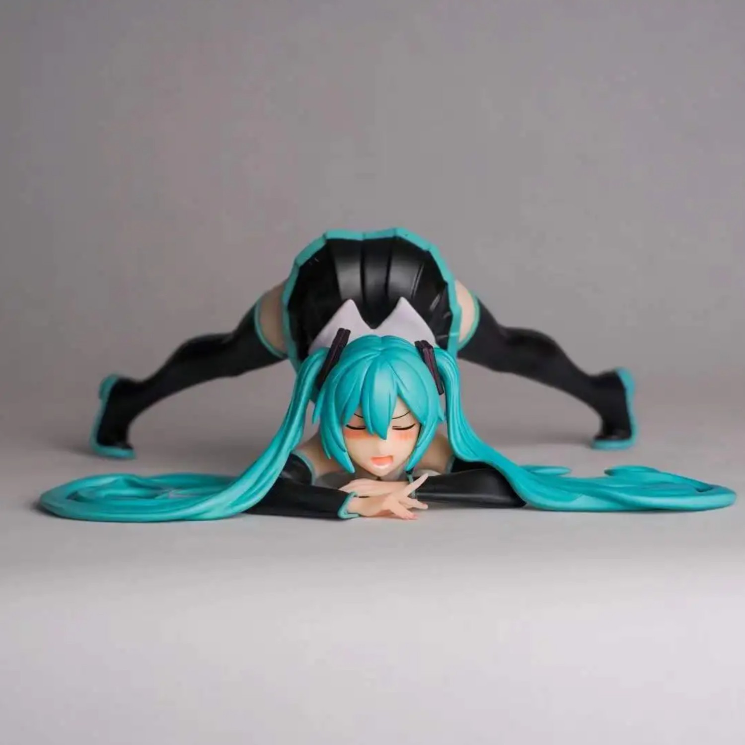 9cm/3.54 Inch Anime Hatsune Miku GK Figure Standing Statue Collectible Model