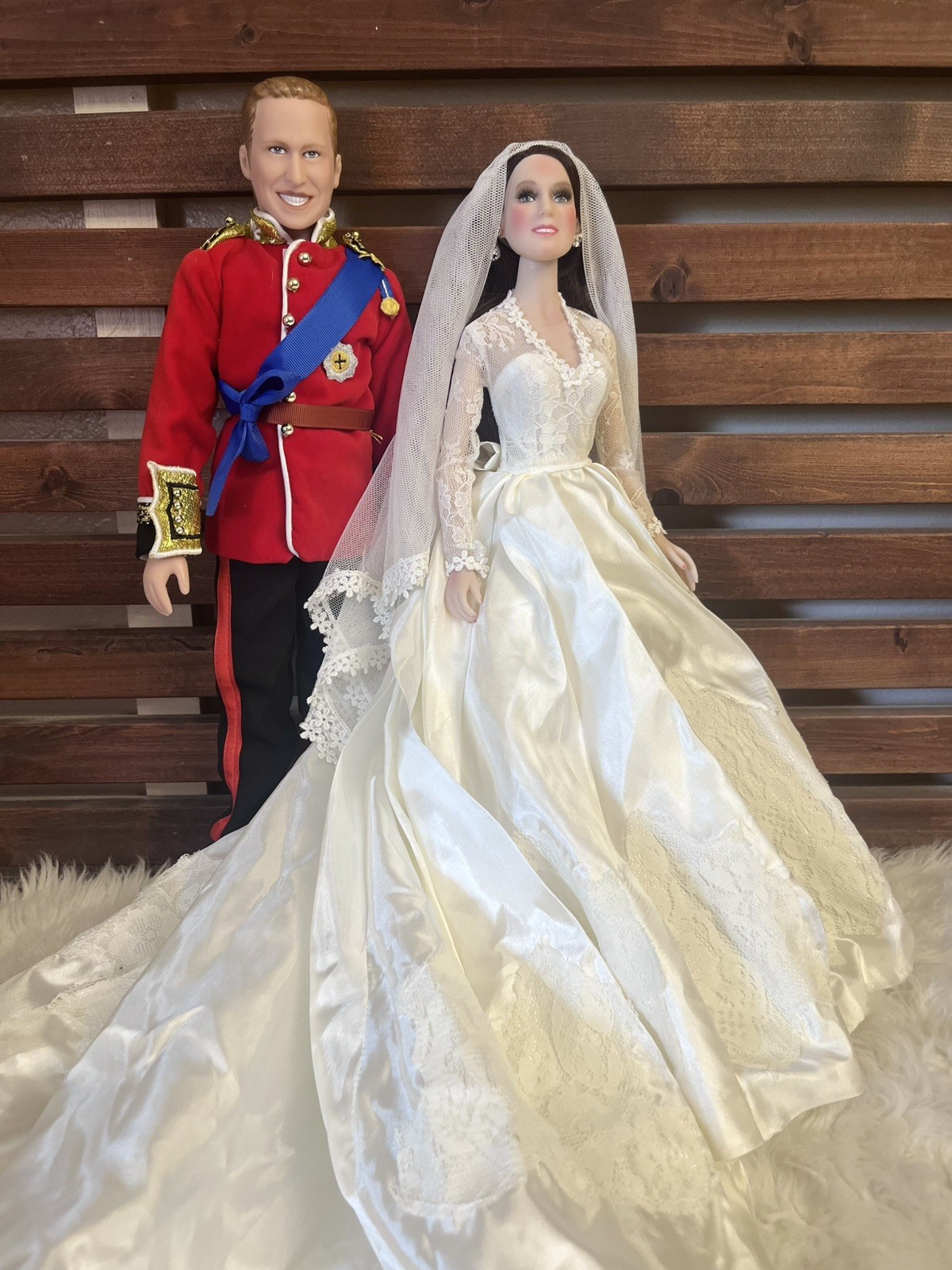 2 Paradise Galleries Royal Wedding Prince William Princess Catherine Bride Dolls