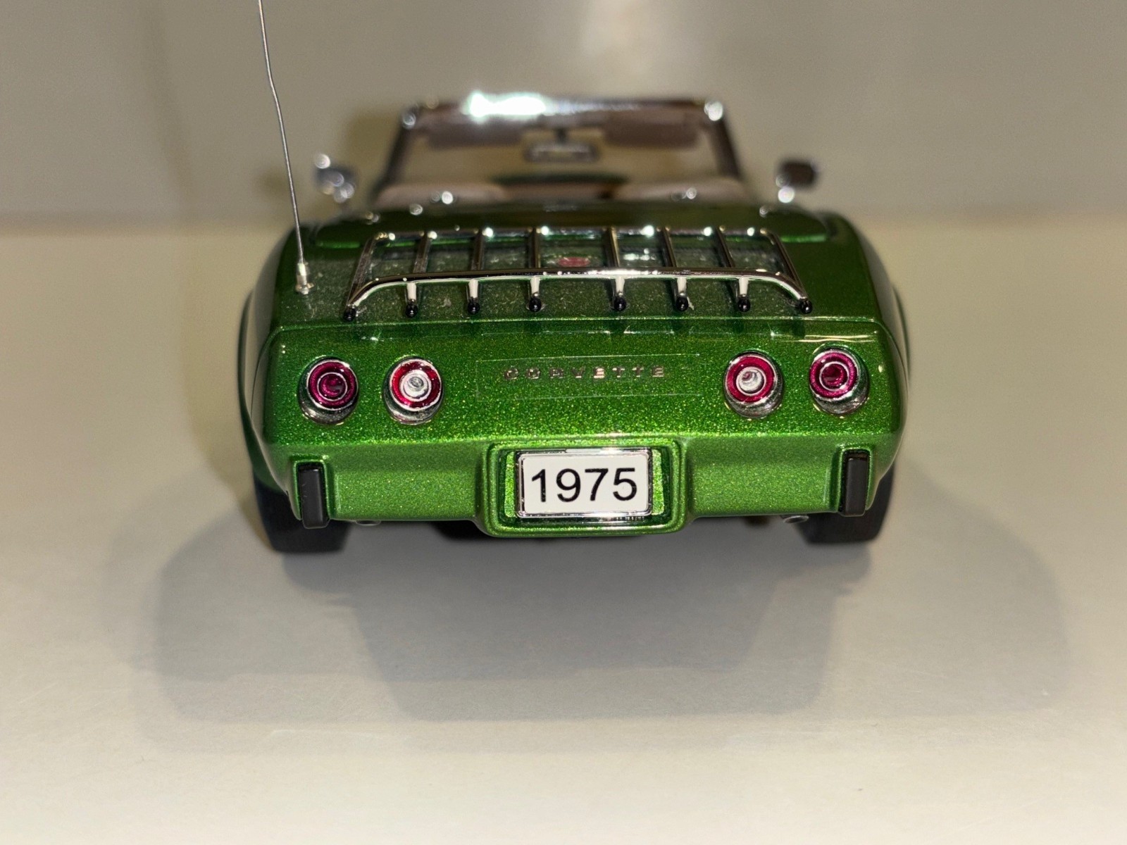 Rare Danbury Mint 1/24 1975 Corvette Convertible Green [Age 13+]