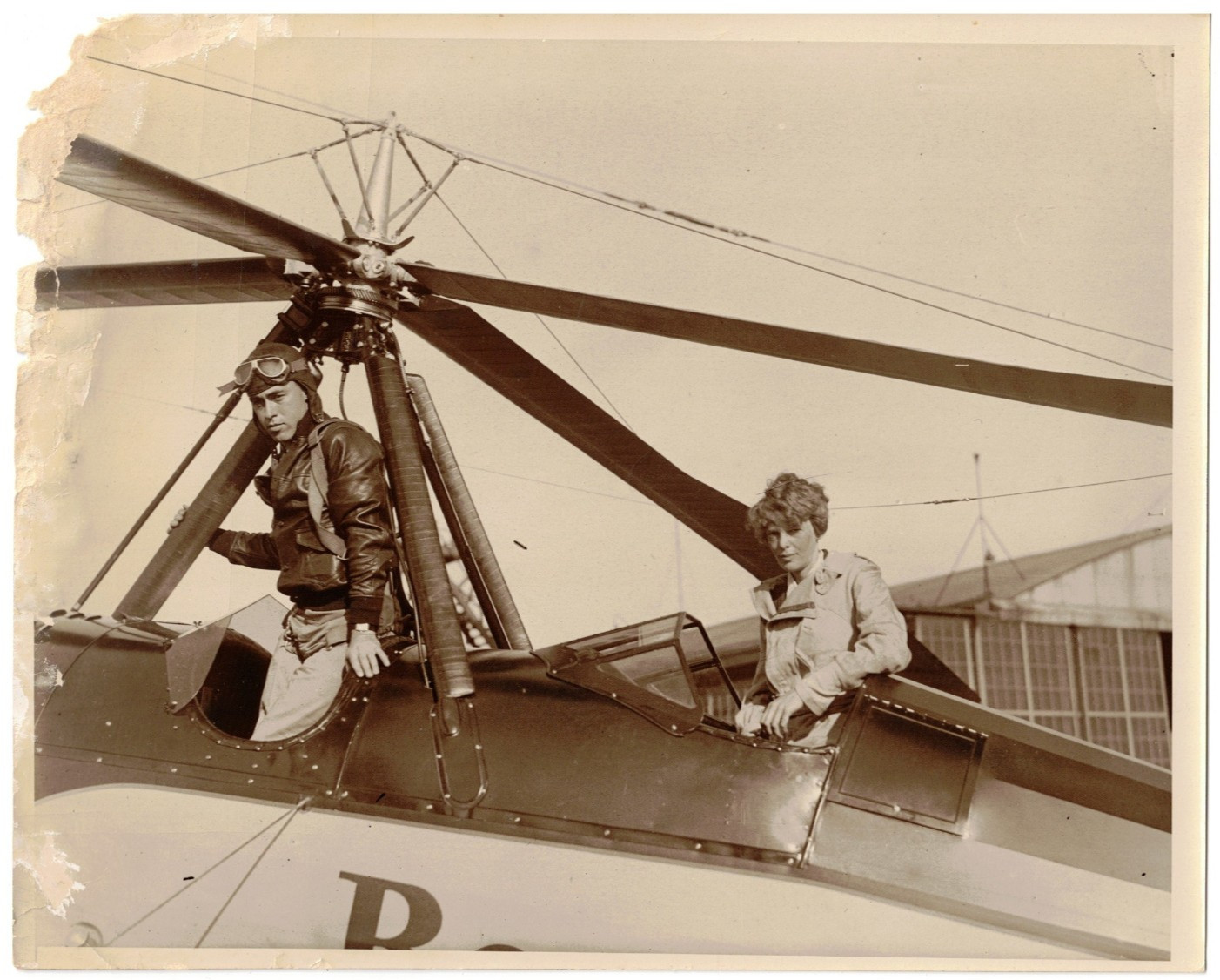 VTG ORIGINAL 1930s AMELIA EARHART & MECHANIC 10x8\