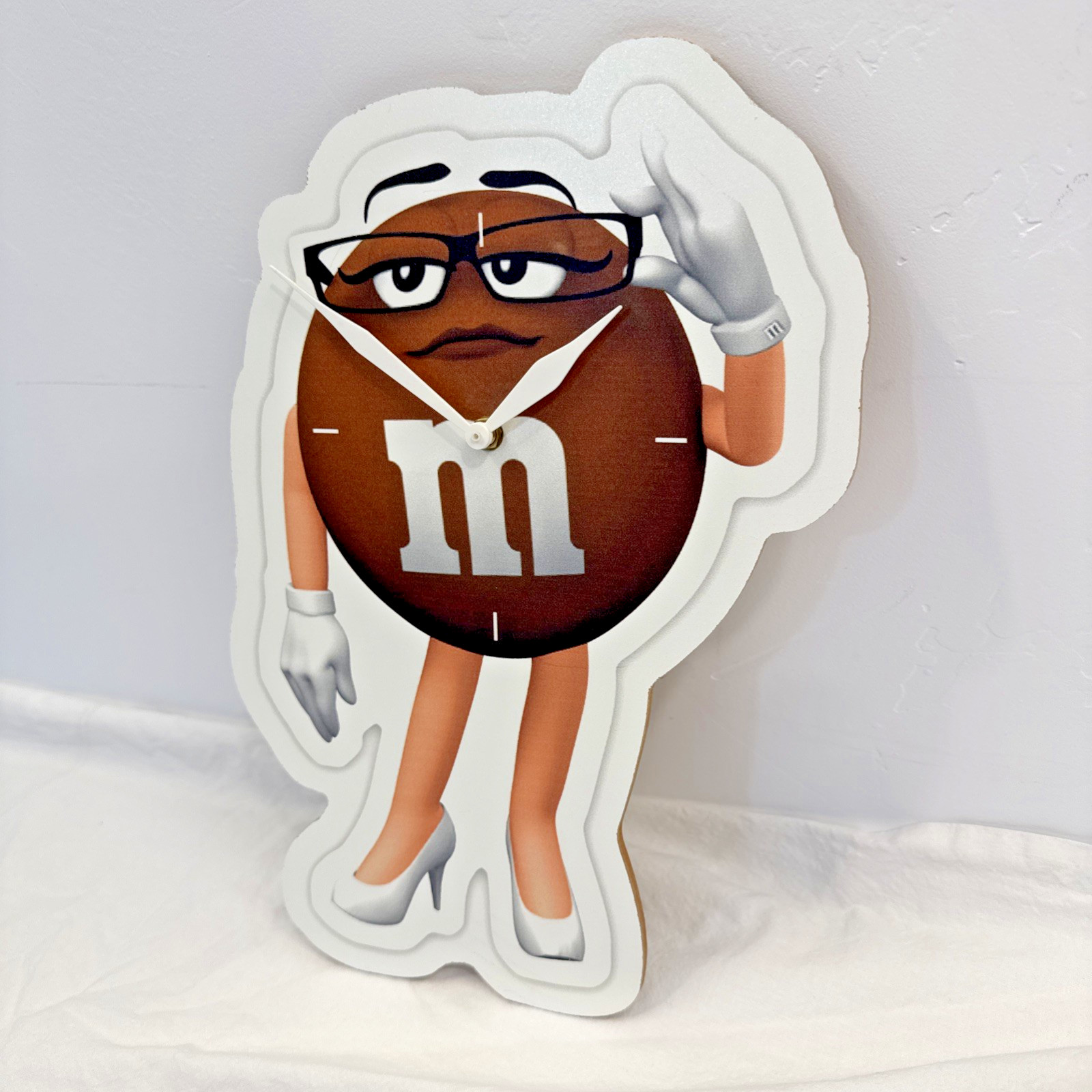 M&M\'s Vintage - Wall Clock - Brown M&M - Pre-owned - New Battery-No nuts Here* M&M\'s Vintage - Wall Clock - Brown M&M - Pre-owned - New Battery-No nuts Here*