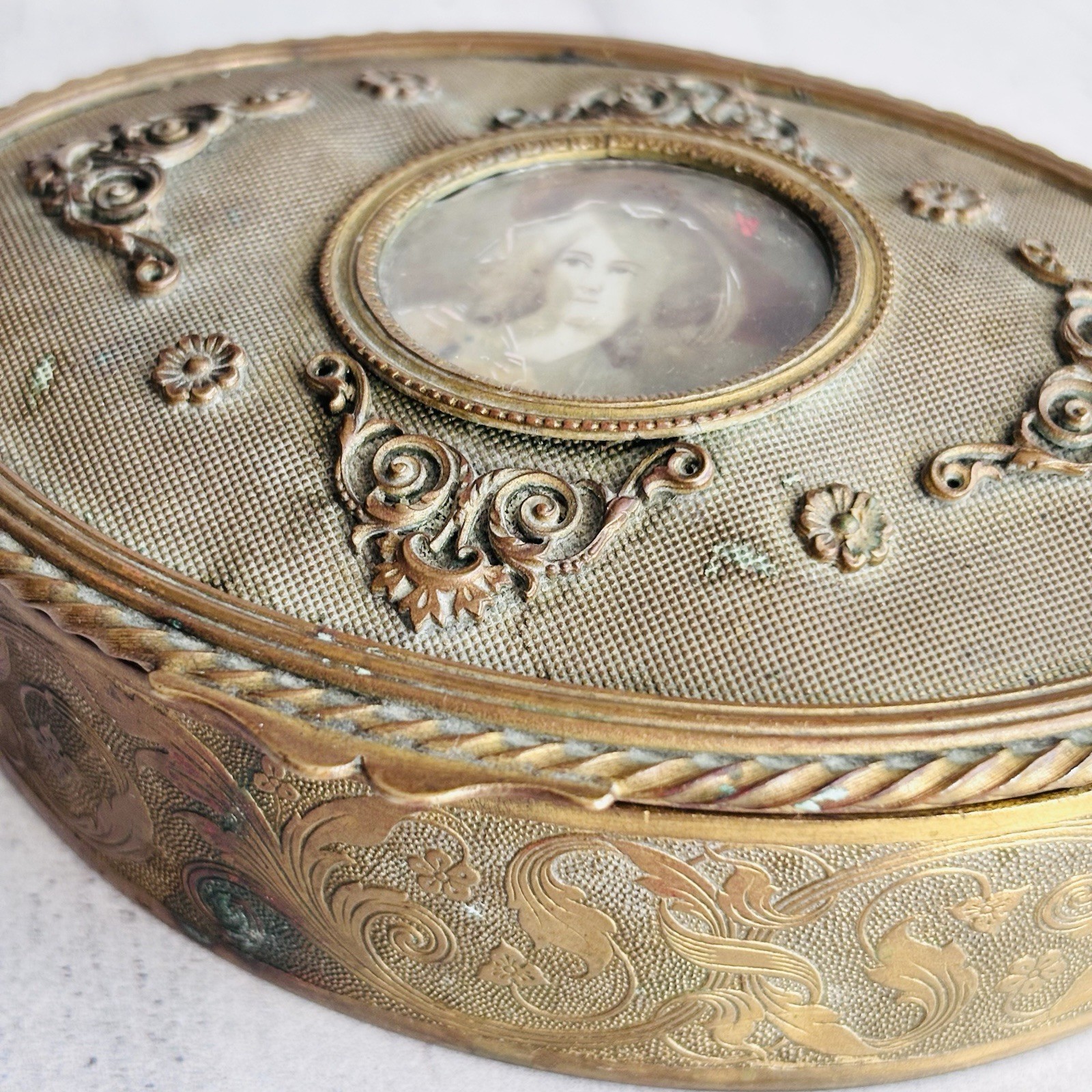 Antique French Gilt Bronze Miniature Portrait Lady Hat Ormolu Jewelry Box 4.5\ Antique French Gilt Bronze Miniature Portrait Lady Hat Ormolu Jewelry Box 4.5\
