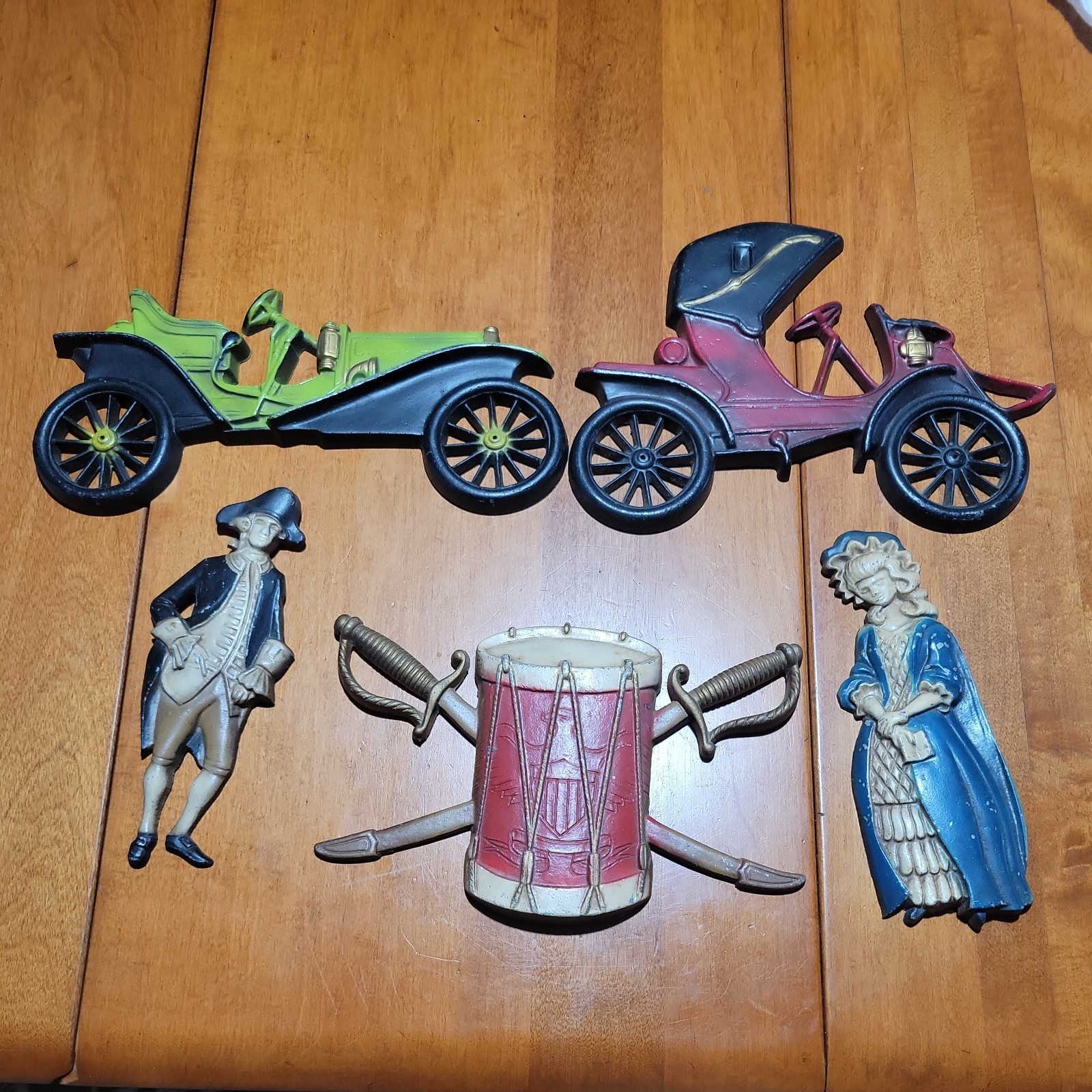 Vintage Set Of 5 Sexton and Midwest Wall Hangers In Excellent Condition