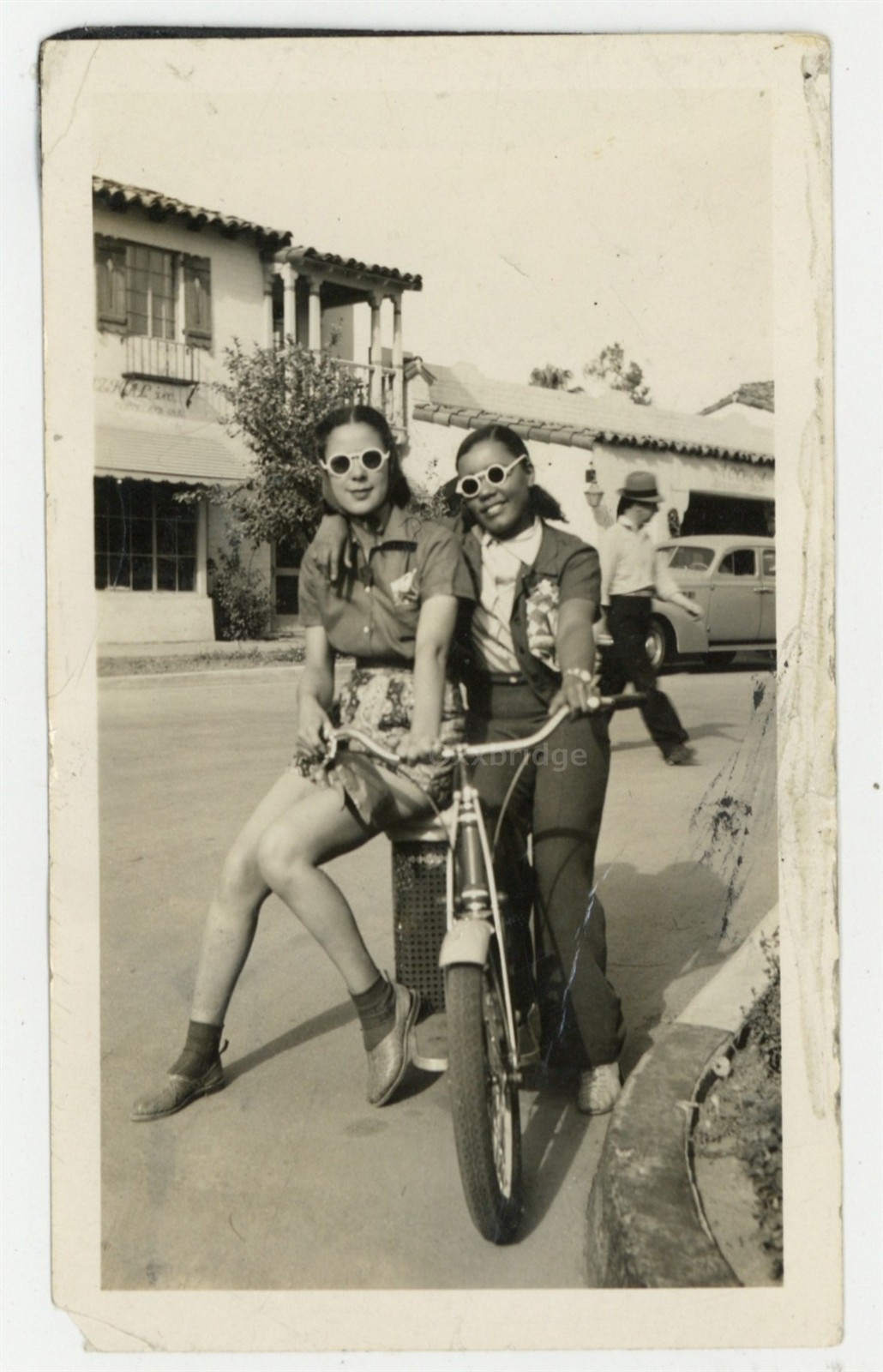 African American Female Cyclist 1940 Black Gay Women Embracing Lesbian Q10337