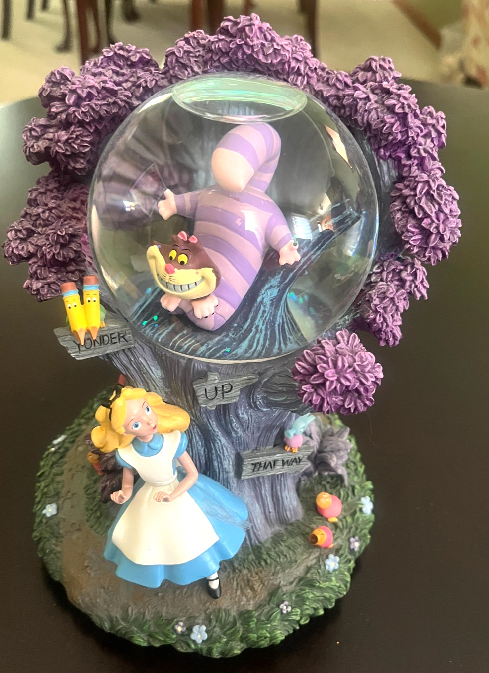 WALT DISNEY ALICE IN WONDERLAND LIGHT UP CHESIRE CAT SMILE SNOWGLOBE NO BOX RARE WALT DISNEY ALICE IN WONDERLAND LIGHT UP CHESIRE CAT SMILE SNOWGLOBE NO BOX RARE