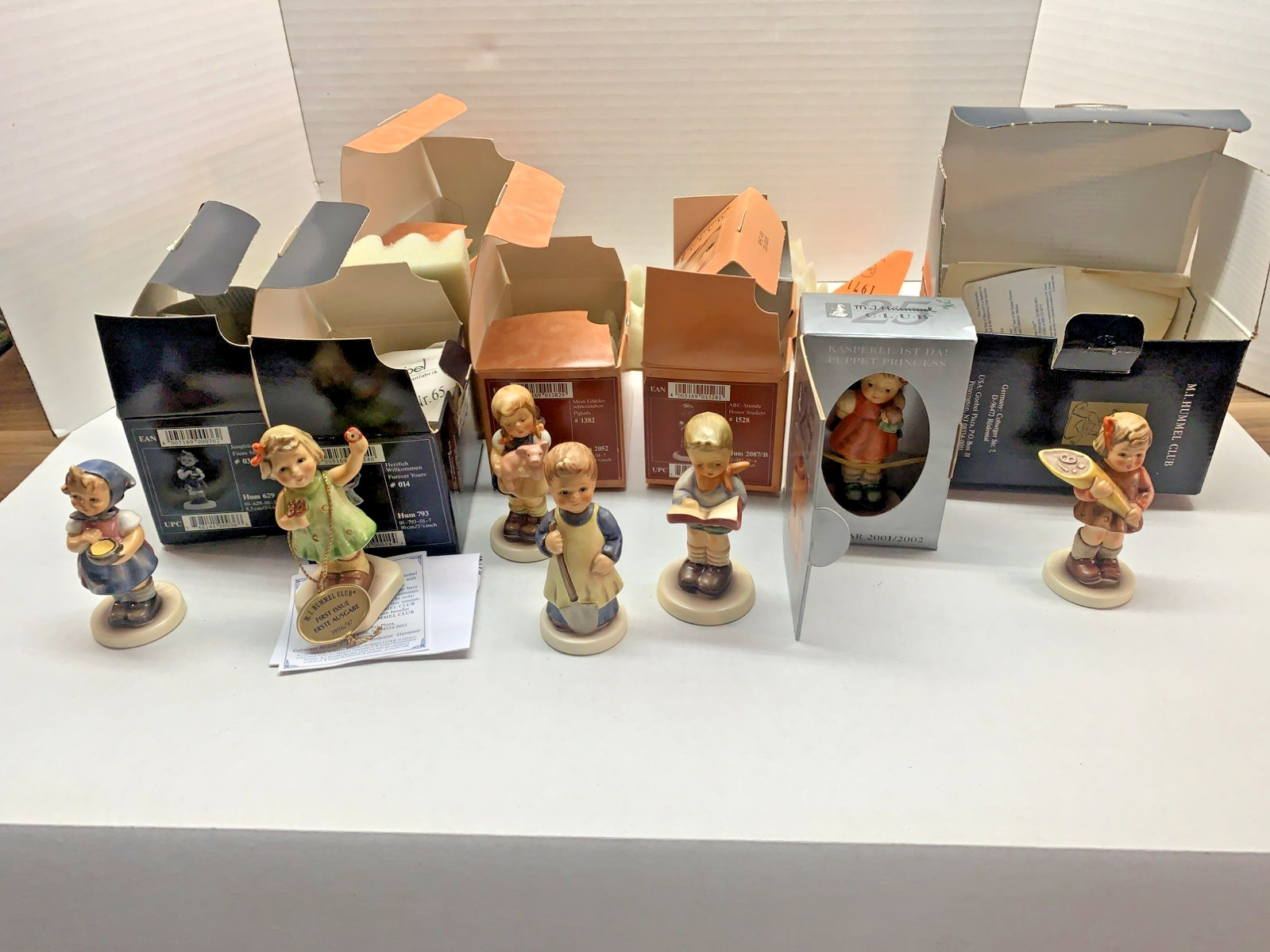 Vintage Hummel Figurine collectible lot (7 total)