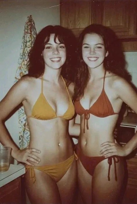 Vintage Bikini Photo 6073 Oddleys Strange & Bizarre