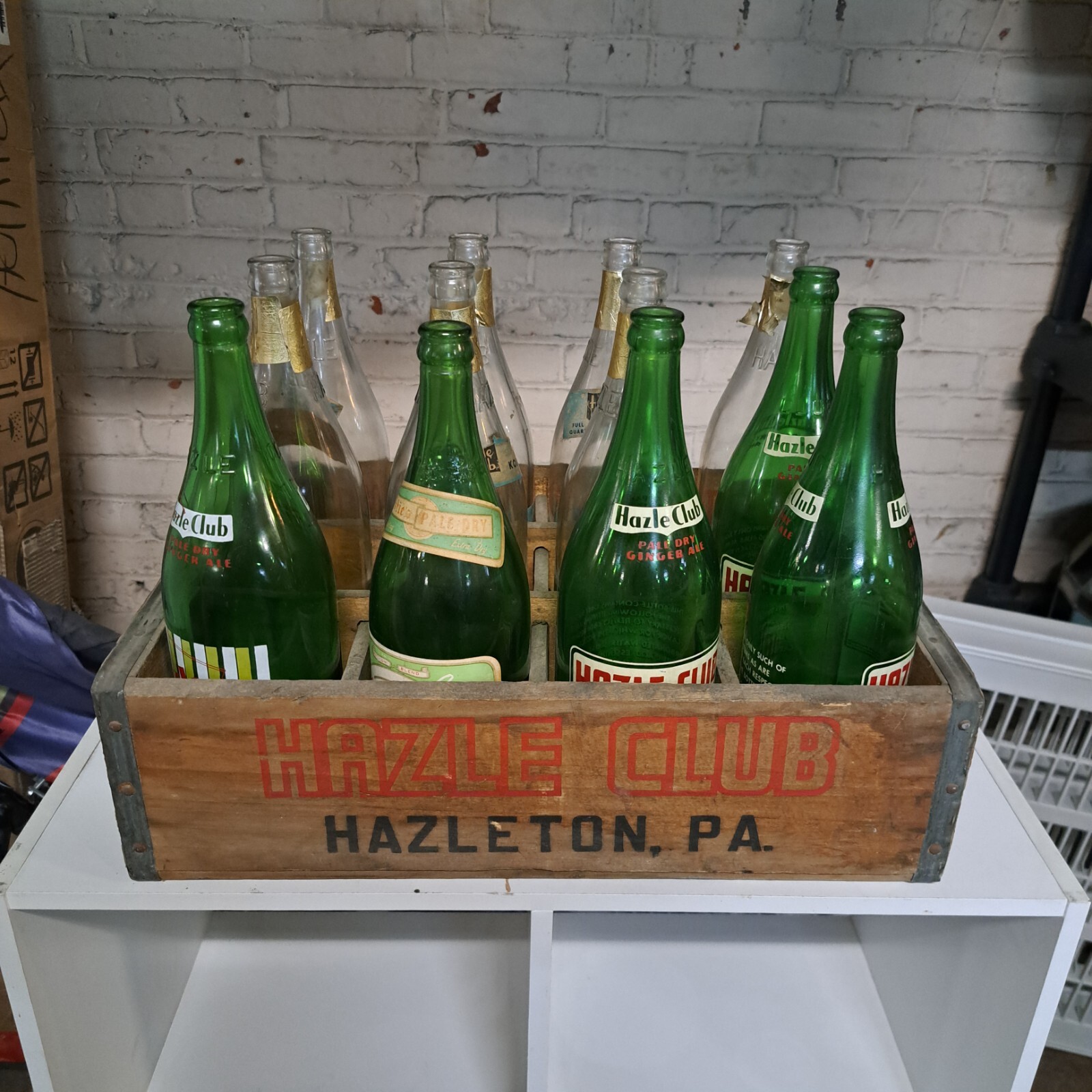 VINTAGE ADVERTISING WOOD CRATE WOOD BOX HAZLE CLUB SODA BOTTLE CRATE HAZLETON PA