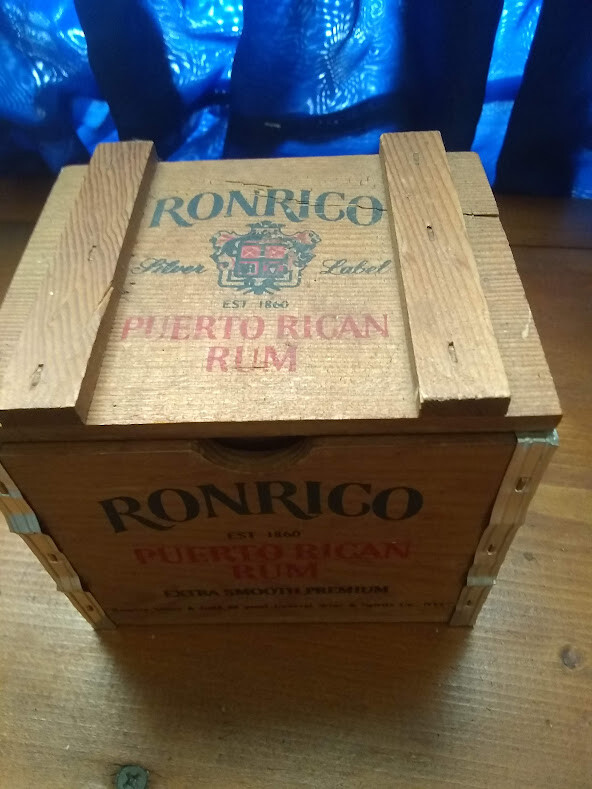 ** Vintage Wood Box Holder 8 Cork Coasters Holder Set Ronrico Puerto Rican Rum